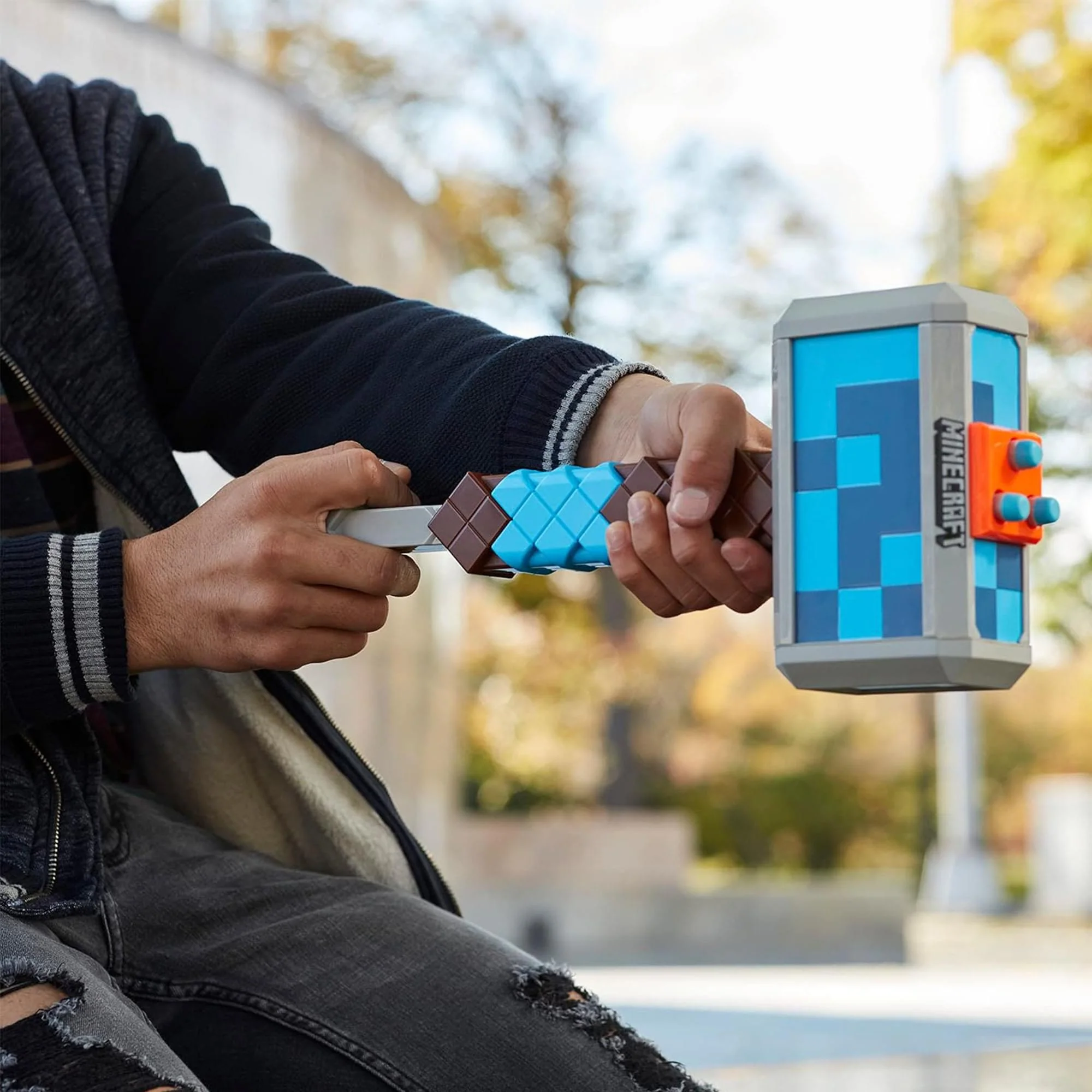 Minecraft Nerf Stormlander Dart-Blasting Hammer - Image 7