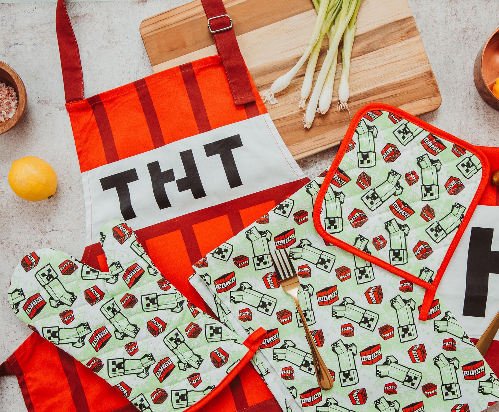 Minecraft Red TNT Kitchen Set | Apron, Oven Mitt, Dish Towels, Pot Holder - Image 2