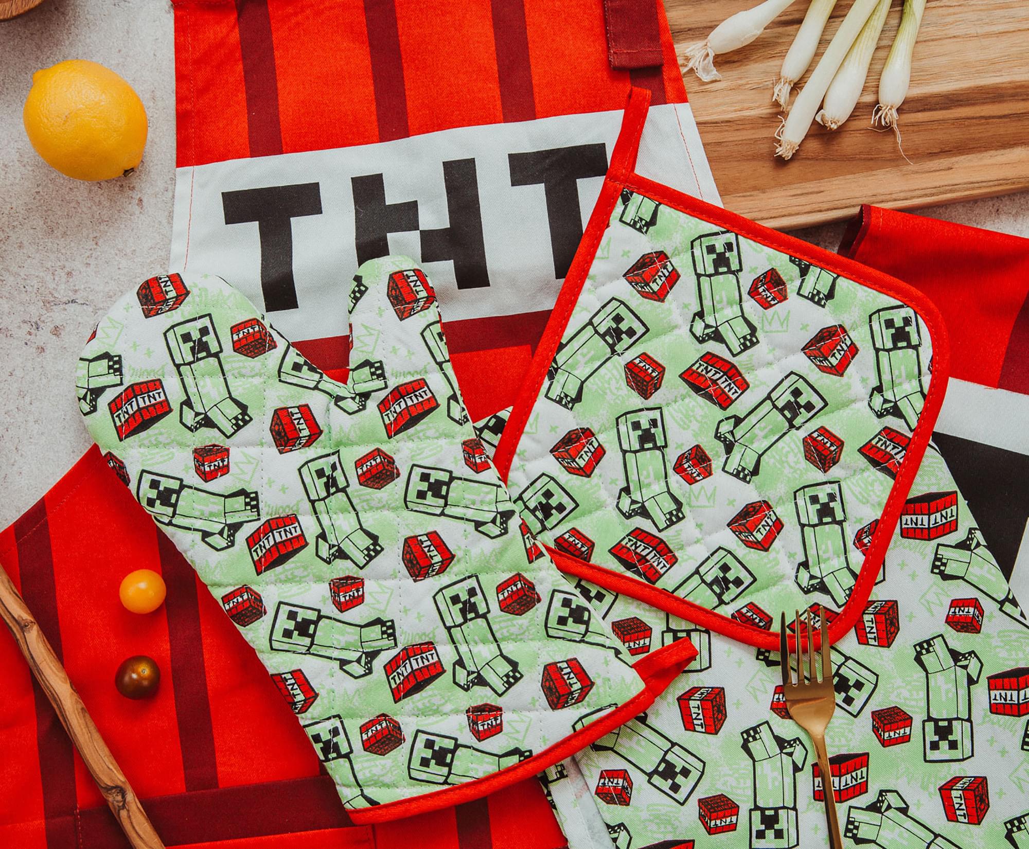Minecraft Red TNT Kitchen Set | Apron, Oven Mitt, Dish Towels, Pot Holder - Image 3