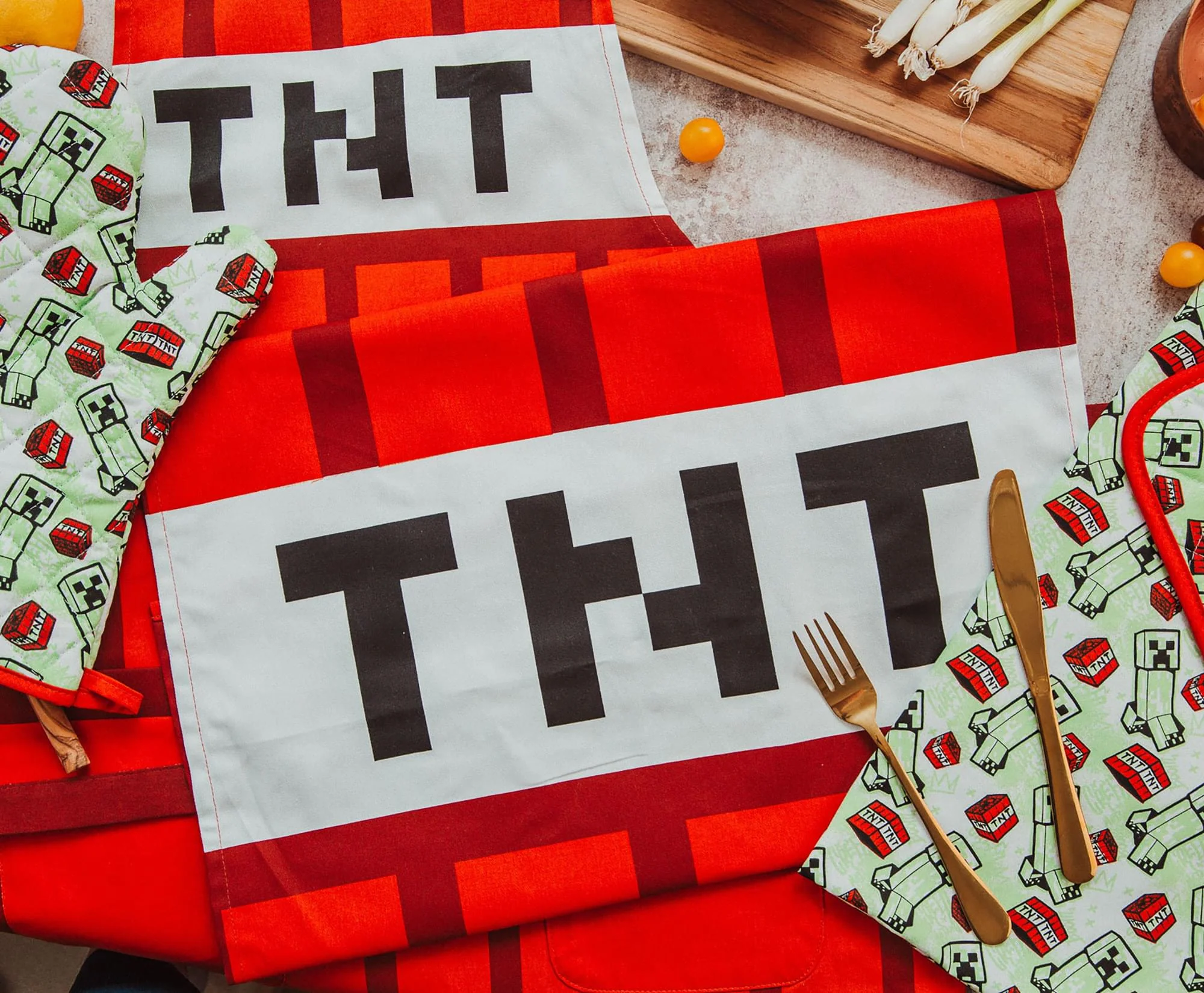 Minecraft Red TNT Kitchen Set | Apron, Oven Mitt, Dish Towels, Pot Holder - Image 5