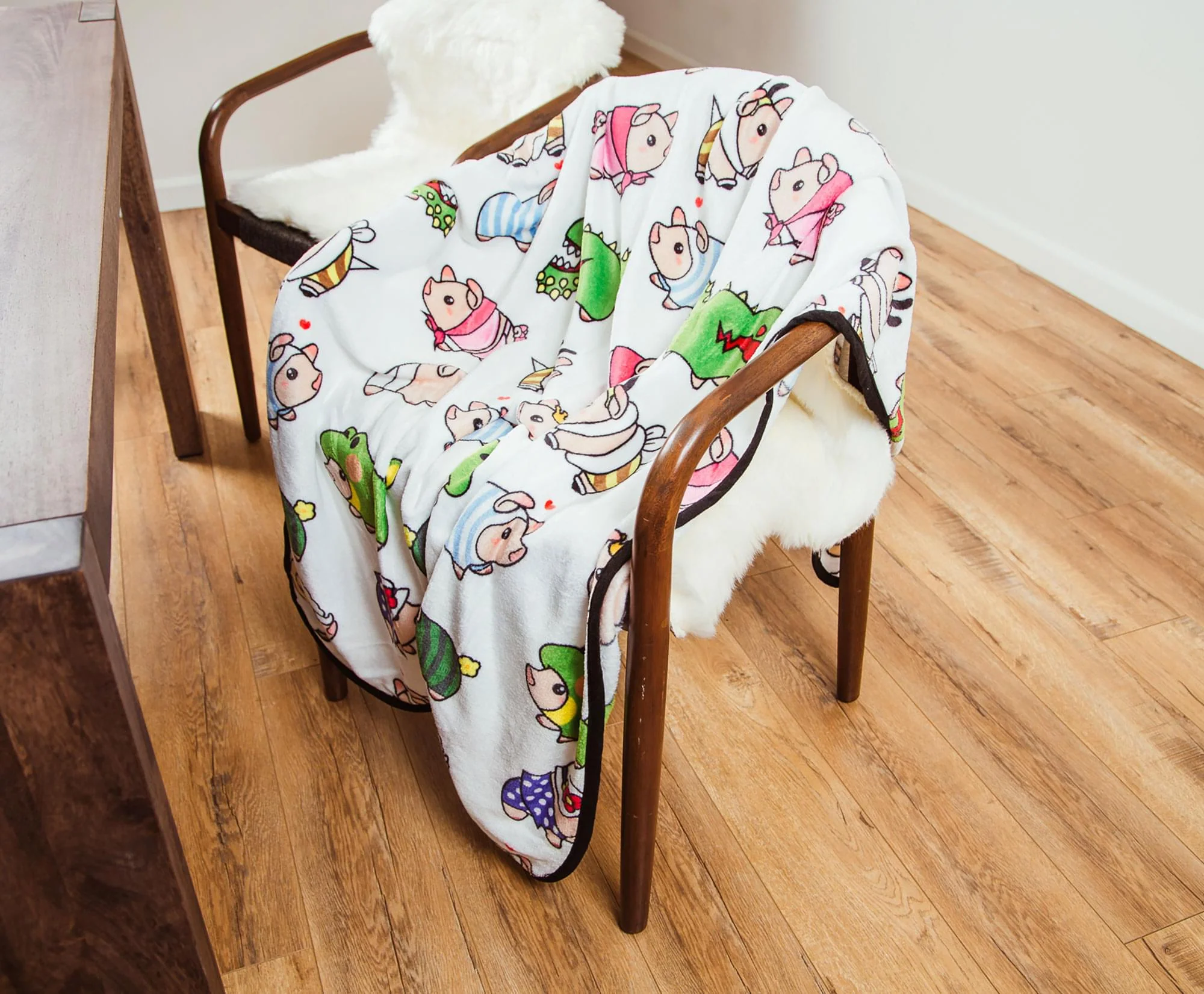 Monster Hunter Poogie Fleece Throw Blanket | 45 x 60 Inches - Image 6