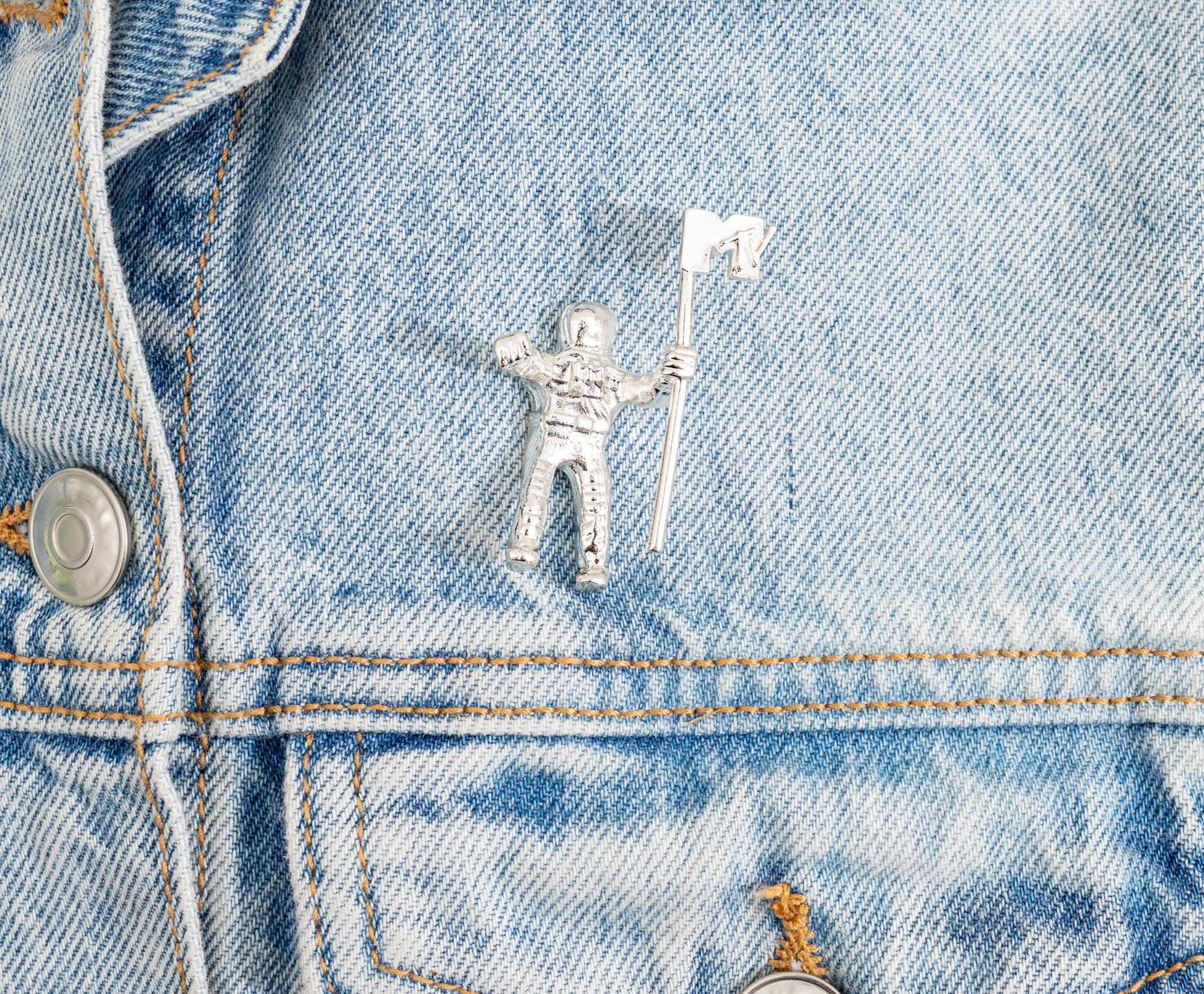 MTV Moon Man 3D Metal Collector's Pin - Image 7