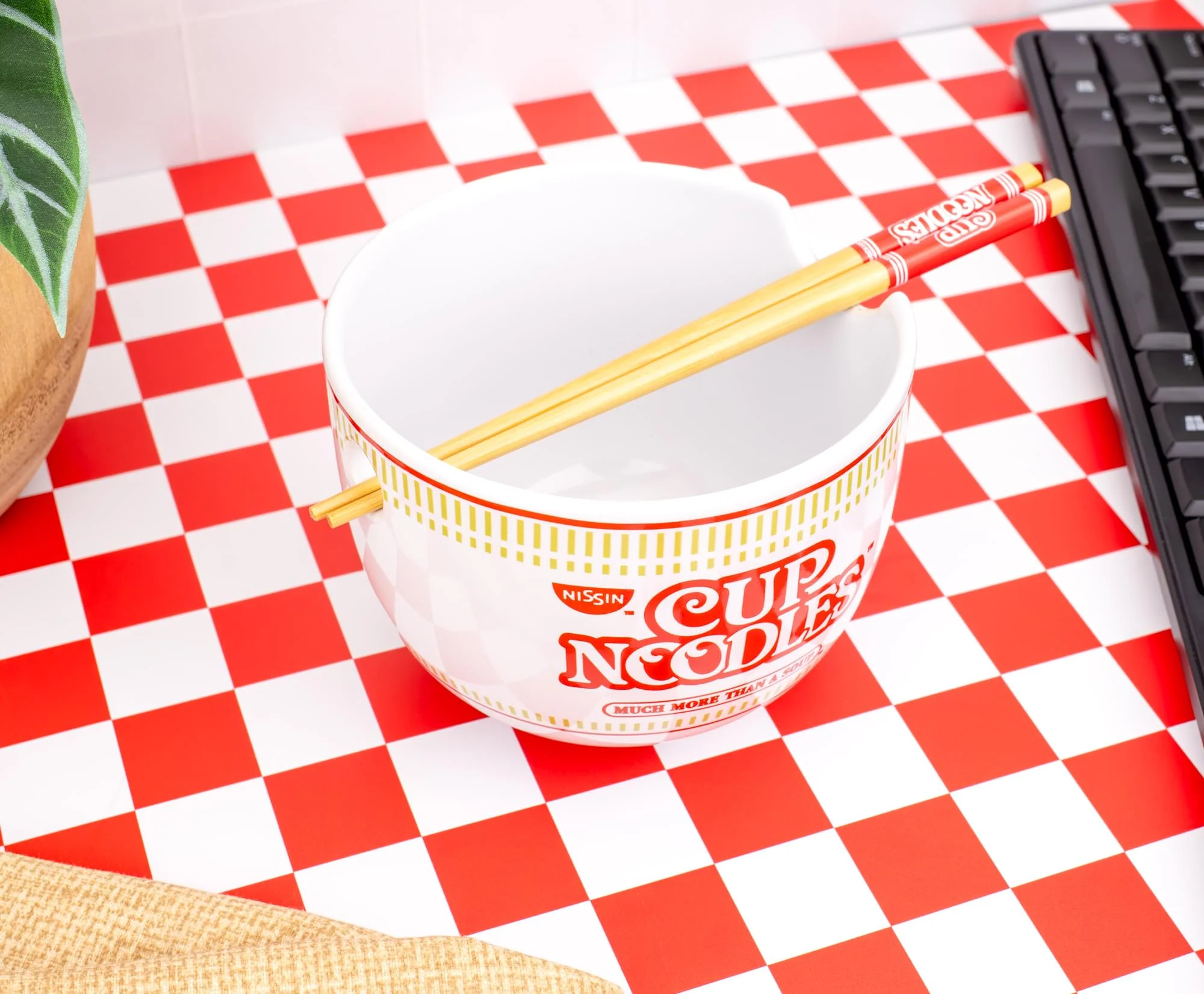 Nissin Cup Noodles 20-Ounce Ramen Bowl and Chopstick Set - Image 6