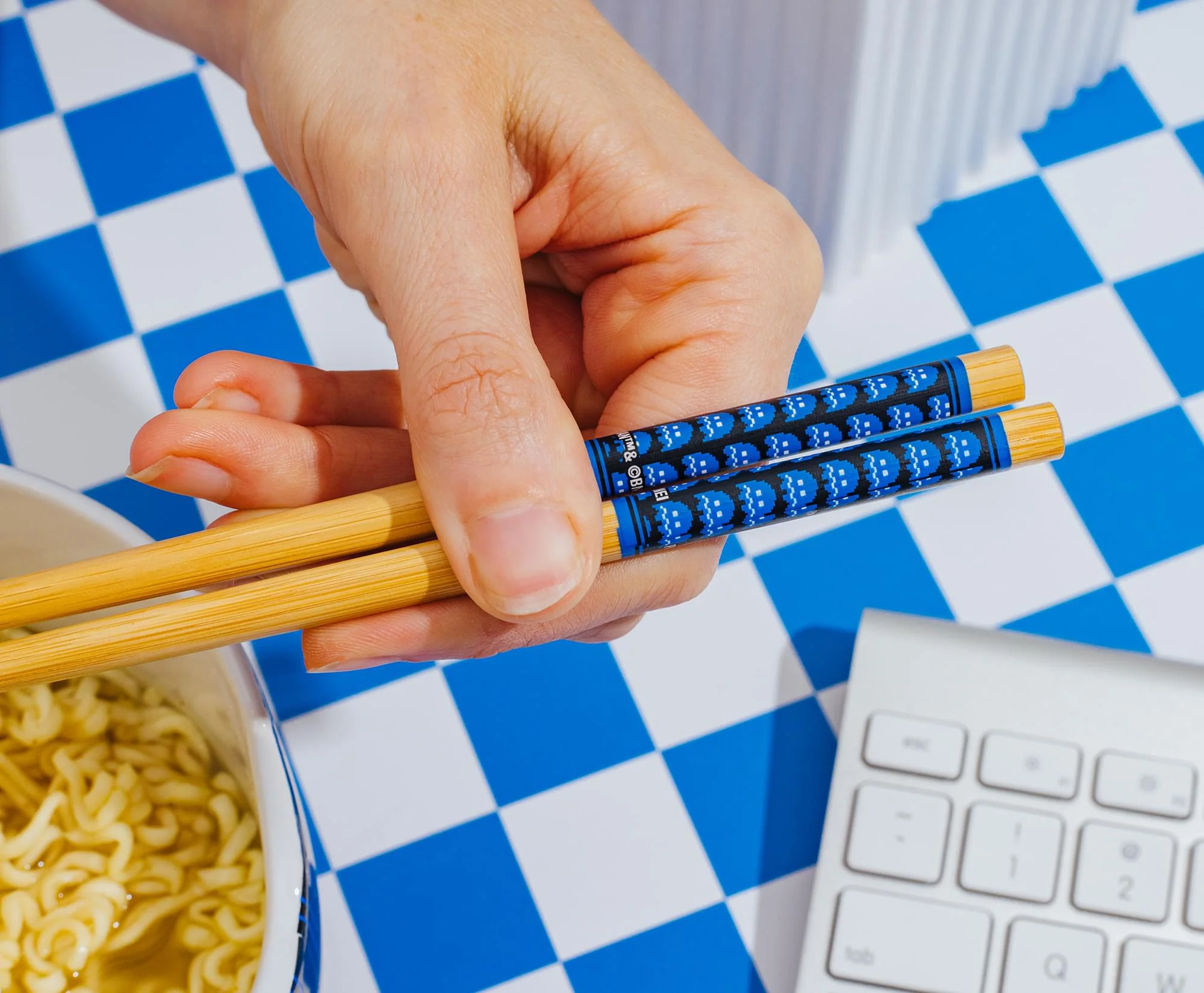 PAC-MAN Classic Maze 20-Ounce Ceramic Ramen Bowl and Chopstick Set - Image 7