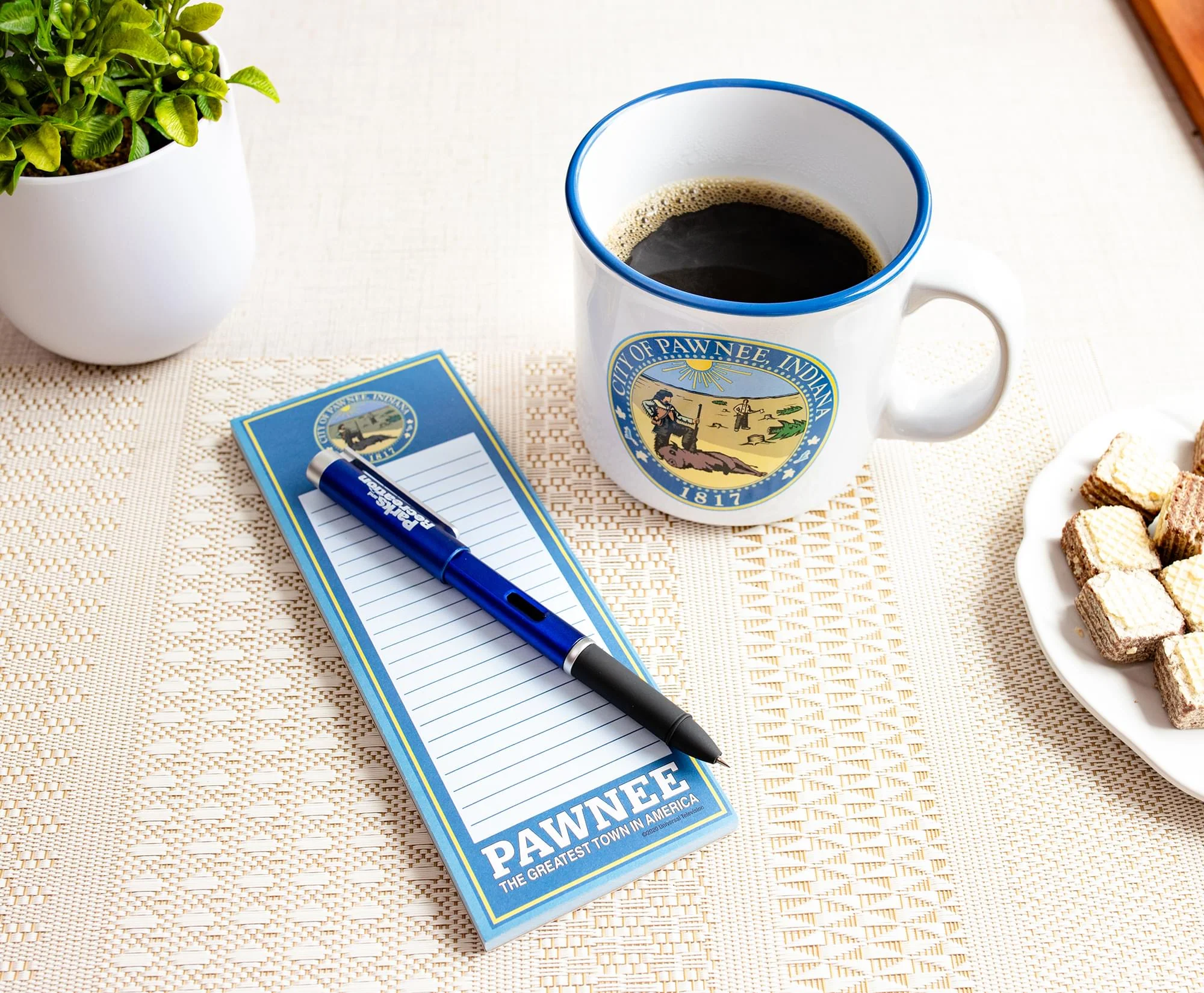 Parks and Recreation City of Pawnee 20-Ounce Camper Mug With Pen and Pad Set - Image 8
