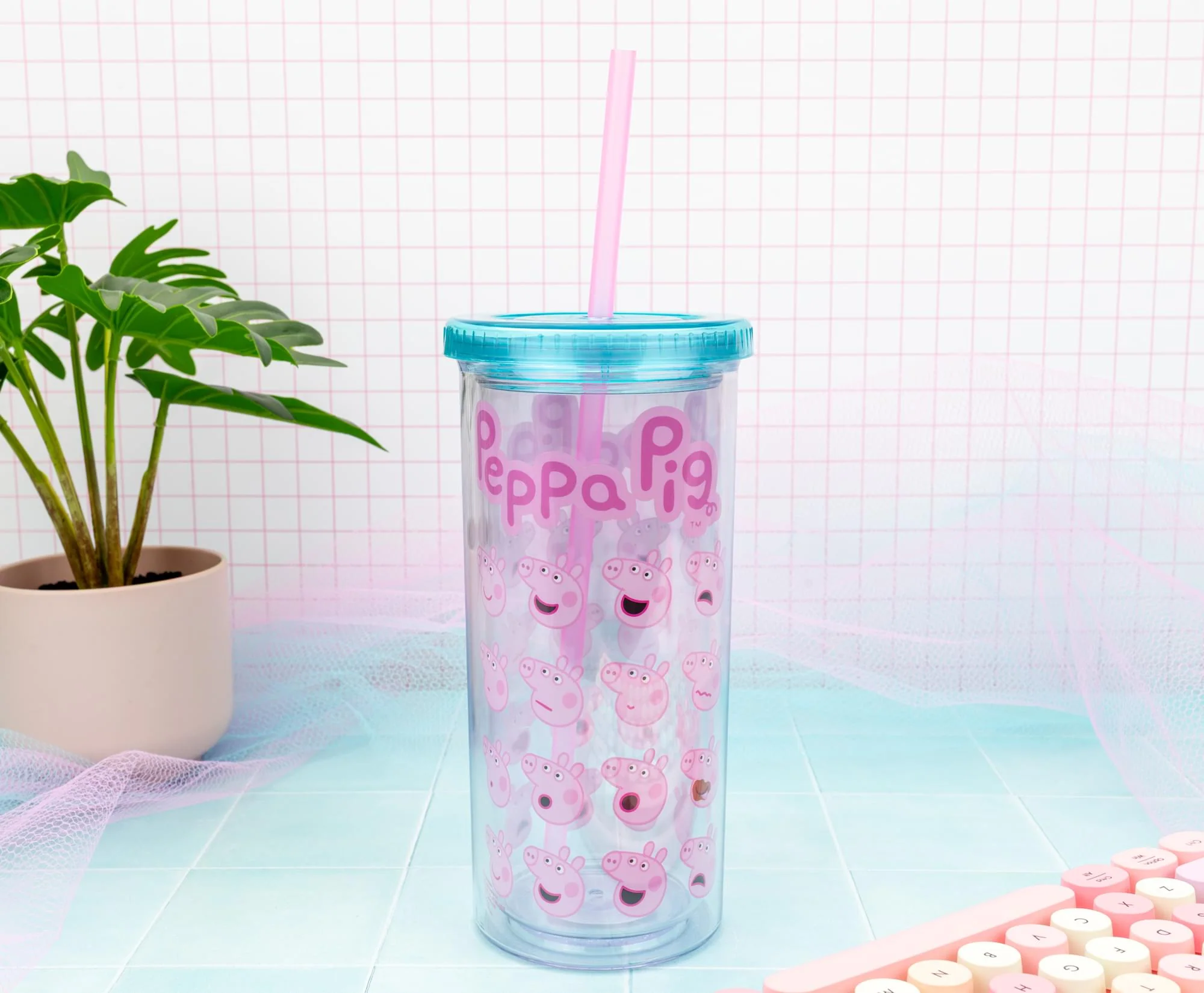 Peppa Pig Expressions 20-Ounce Carnival Cup With Lid and Straw - Image 4