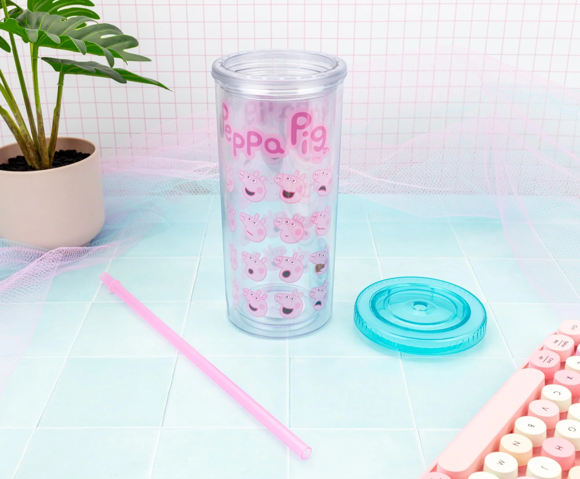 Peppa Pig Expressions 20-Ounce Carnival Cup With Lid and Straw - Image 5