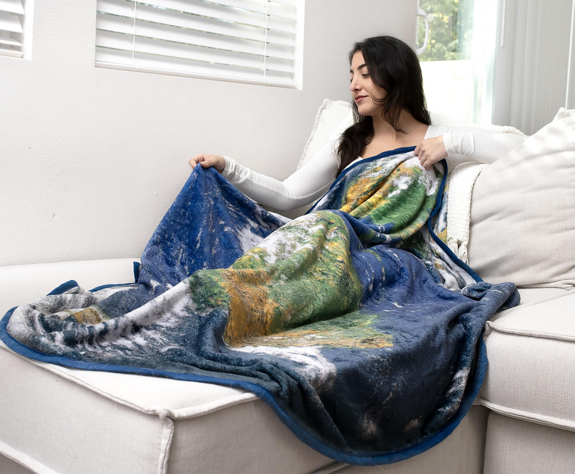 Planet Earth Round Fleece Throw Blanket | 60 Inches - Image 6