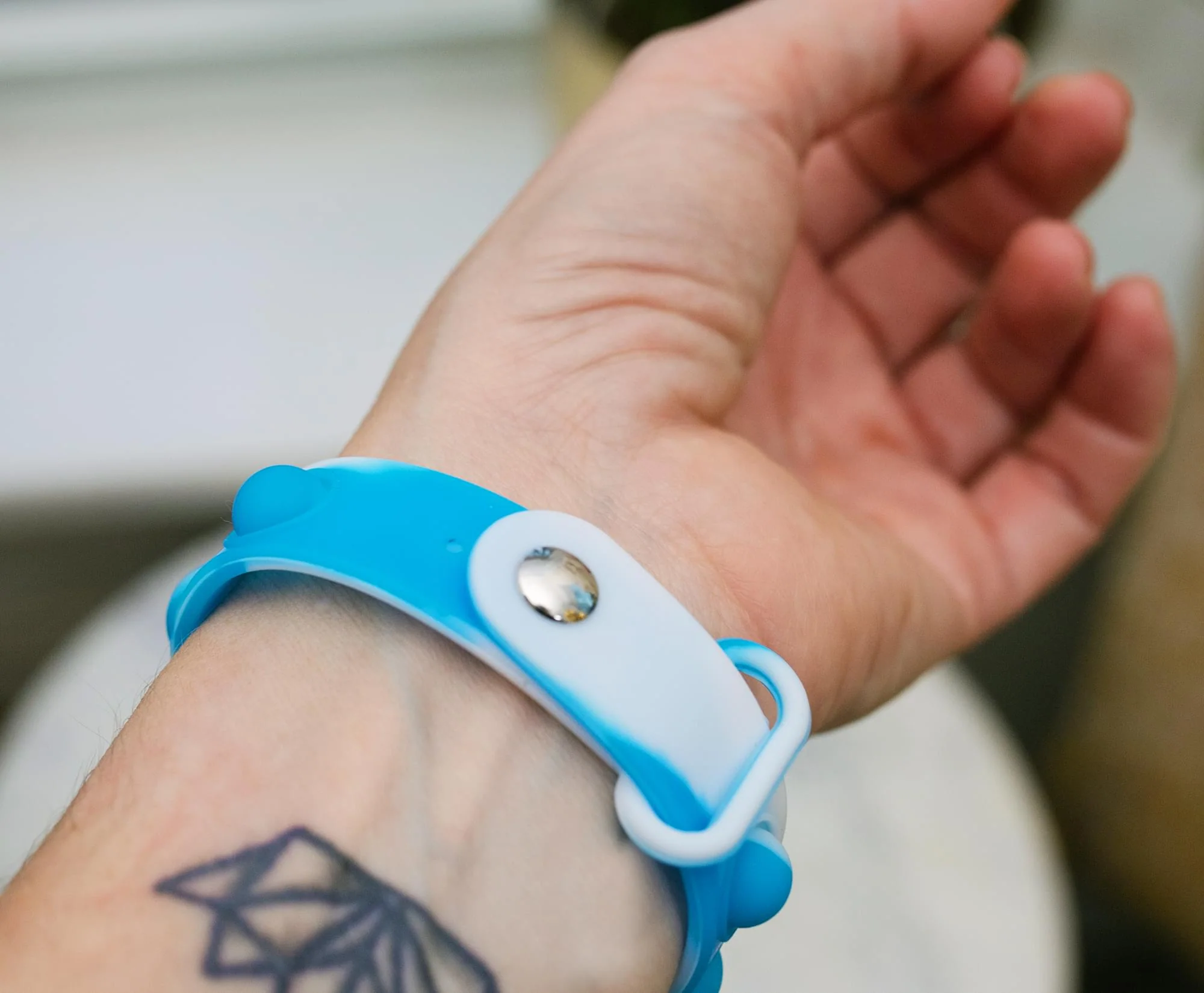 Pop Fidget Toy 13-Button Blue and White Flower Bracelet Accessory - Image 5