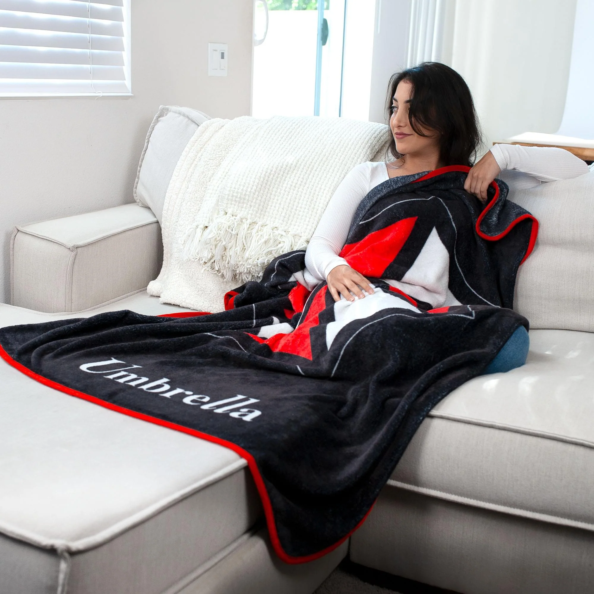 Resident Evil Umbrella Fleece Throw Blanket | 45 x 60 Inches - Image 5
