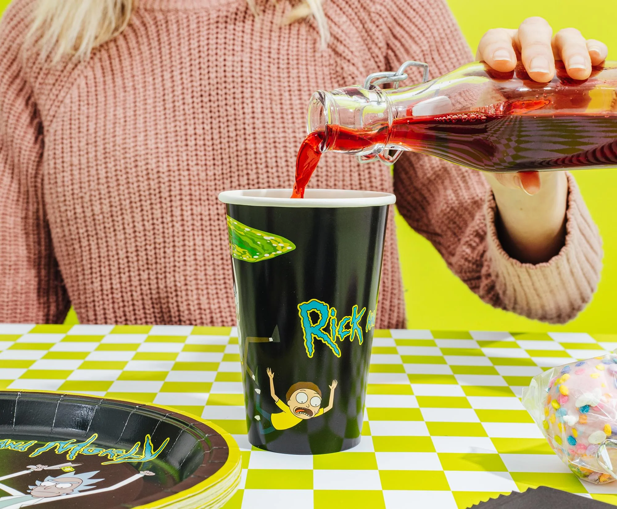 Rick and Morty Portal 60-Piece Party Tableware Set | Cups, Plates, Napkins - Image 9
