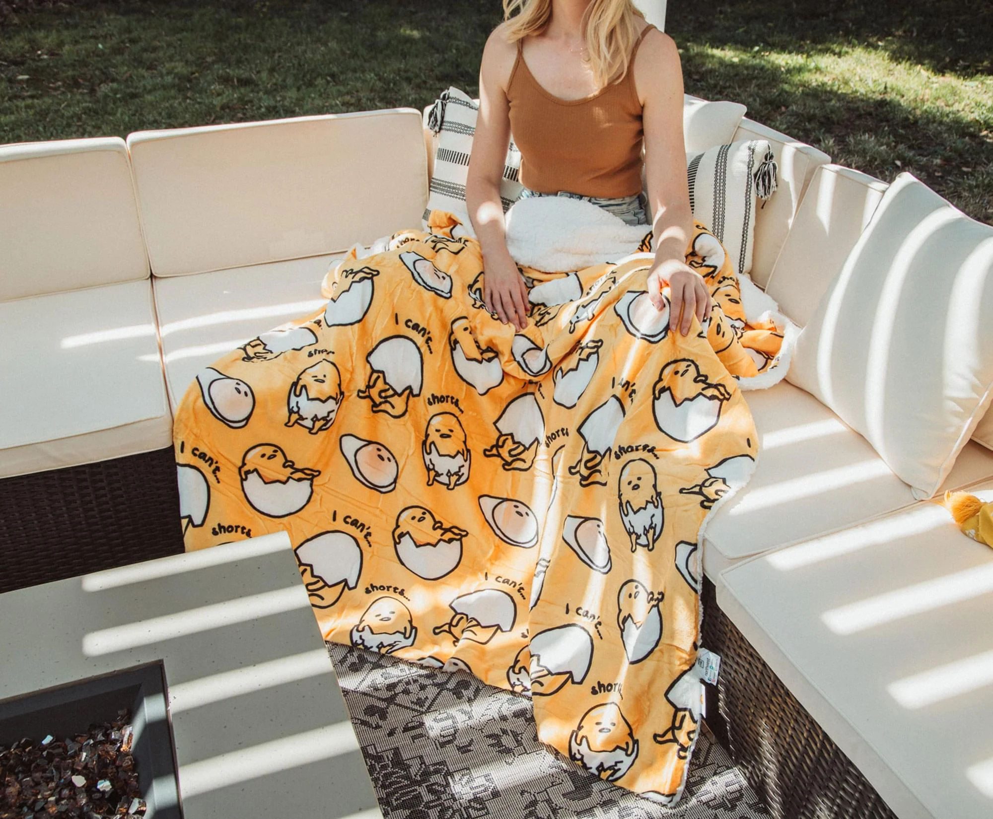 Sanrio Gudetama Shell Shorts Silk-Touch Sherpa Throw Blanket | 50 x 60 Inches - Image 4