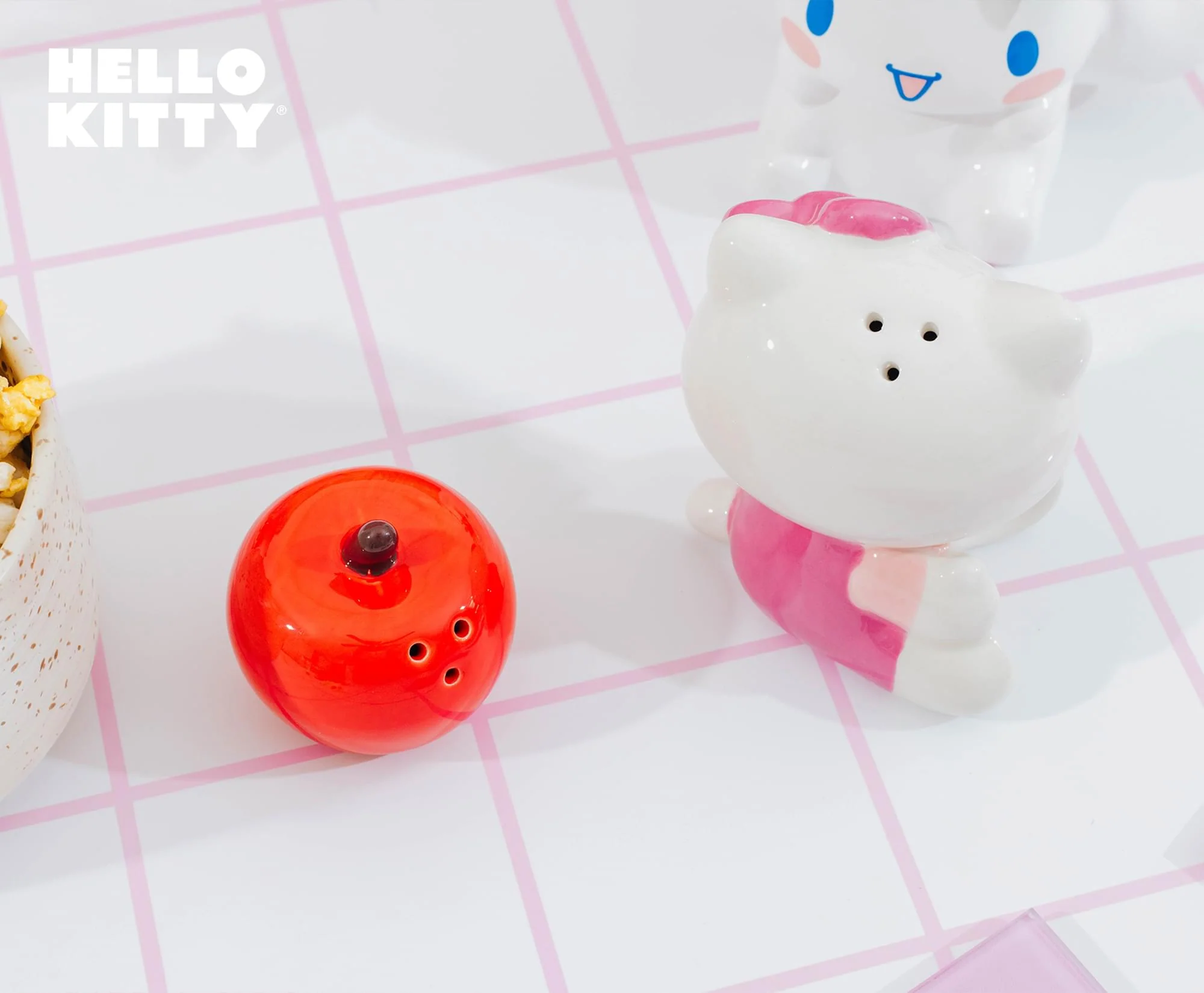 Sanrio Hello Kitty and Apple Ceramic Salt and Pepper Shaker Set - Image 8