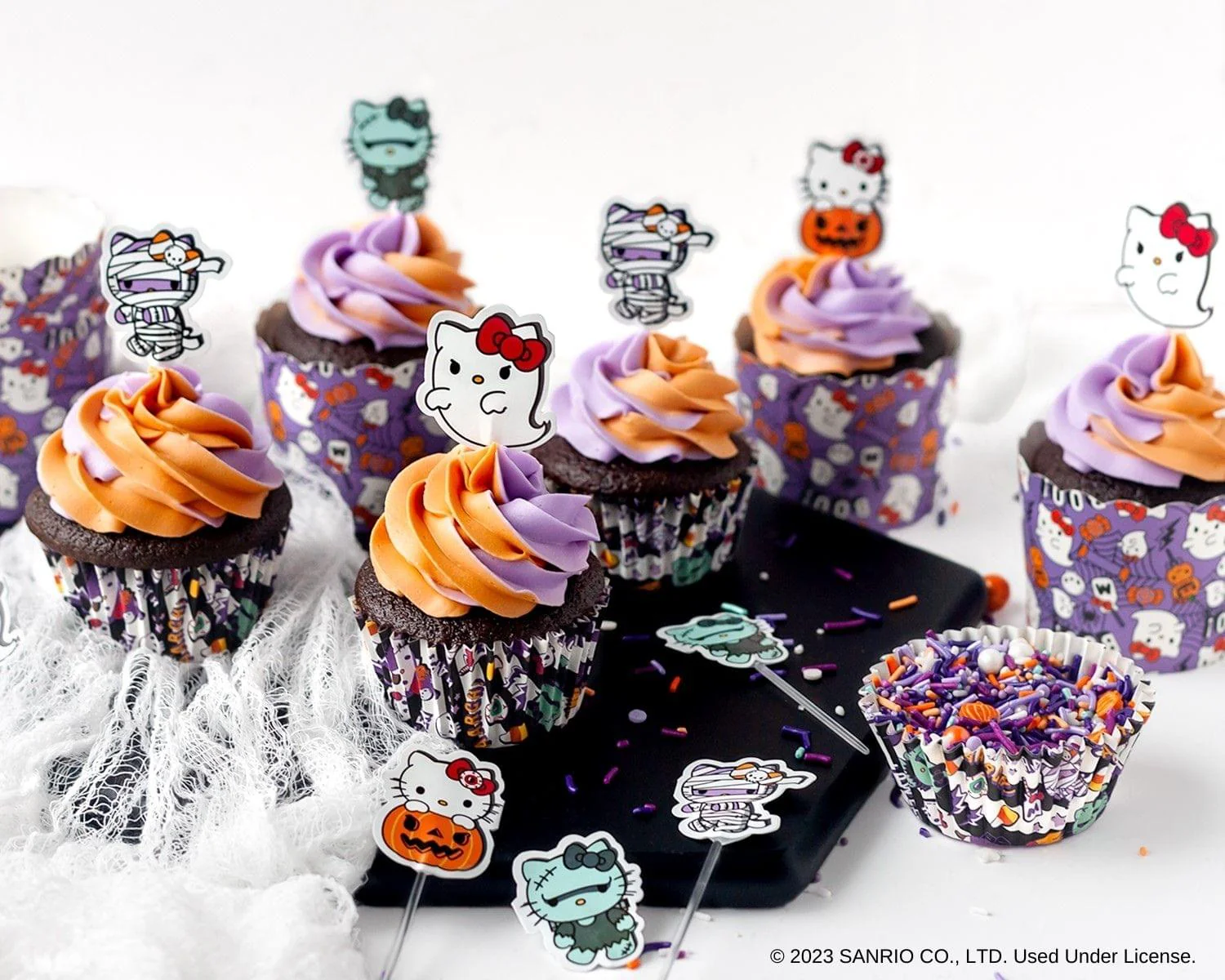 Sanrio Hello Kitty Halloween 37-Piece Cupcake Party Set - Image 4