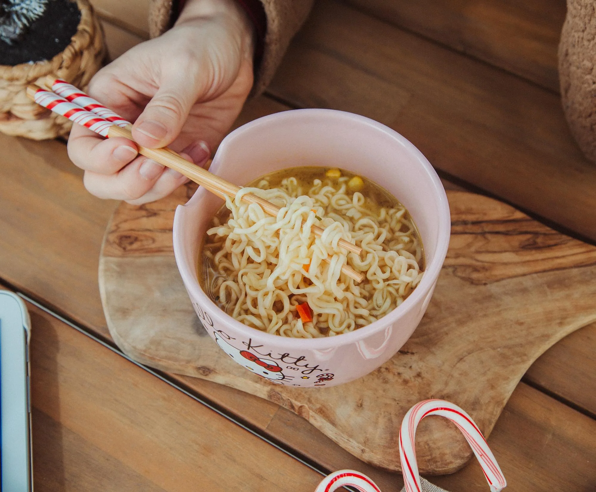 Sanrio Hello Kitty Holiday 20-Ounce Ceramic Ramen Bowl and Chopstick Set - Image 5