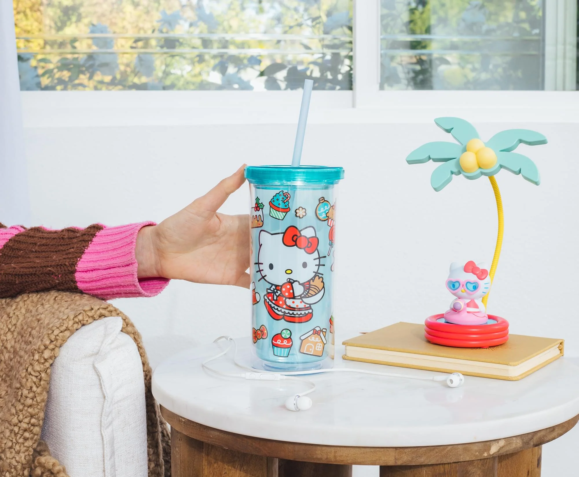 Sanrio Hello Kitty Holiday Baking 20-Ounce Carnival Cup With Lid and Straw - Image 4