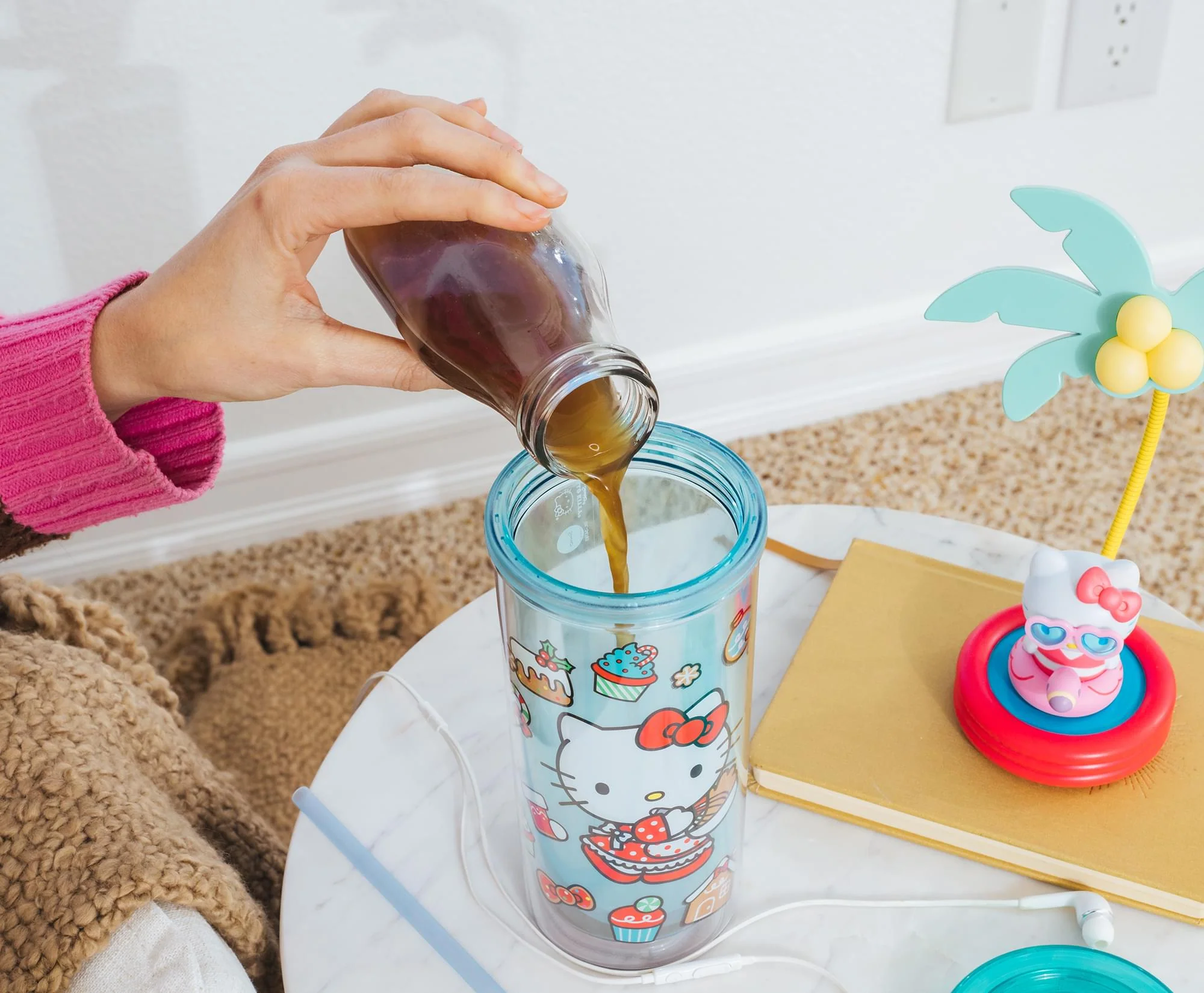Sanrio Hello Kitty Holiday Baking 20-Ounce Carnival Cup With Lid and Straw - Image 5