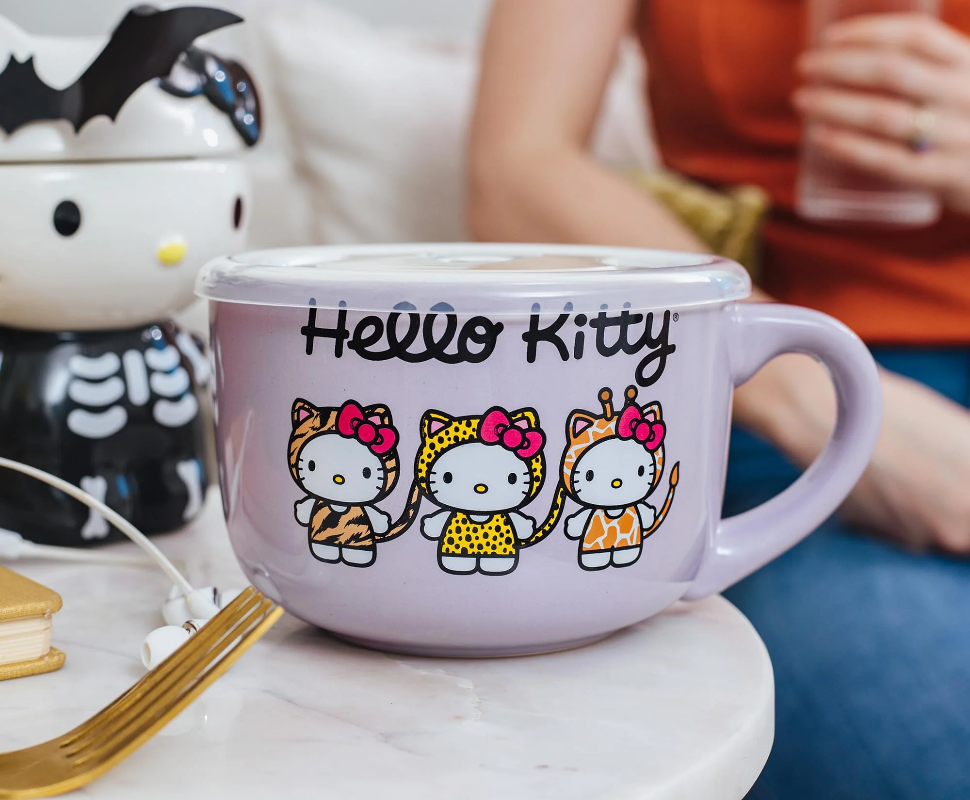 Sanrio Hello Kitty Jungle Animals 24-Ounce Ceramic Soup Mug With Vented Lid - Image 9
