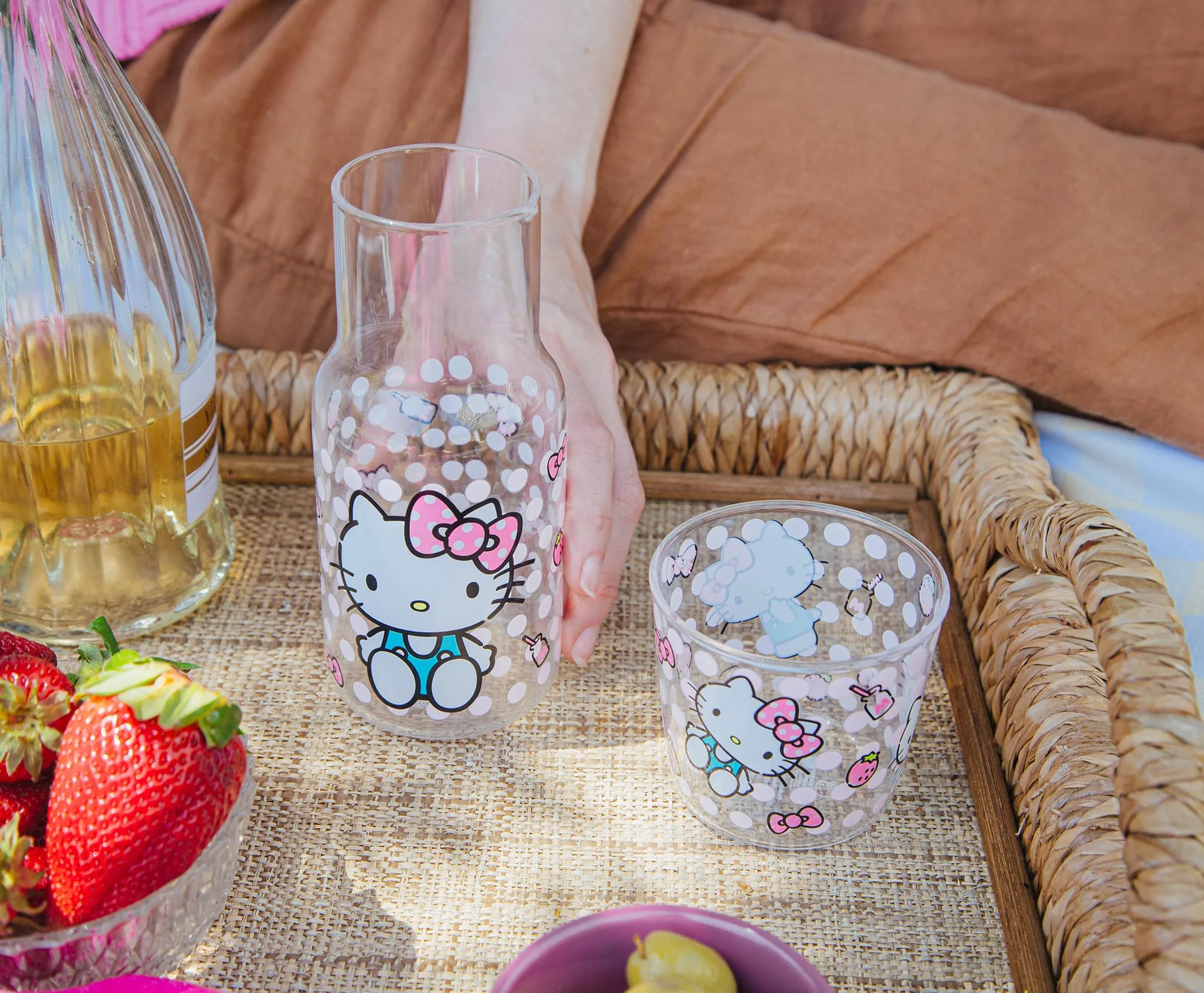 Sanrio Hello Kitty Pink Dots 18-Ounce Glass Pitcher and 8-Ounce Cup - Image 6