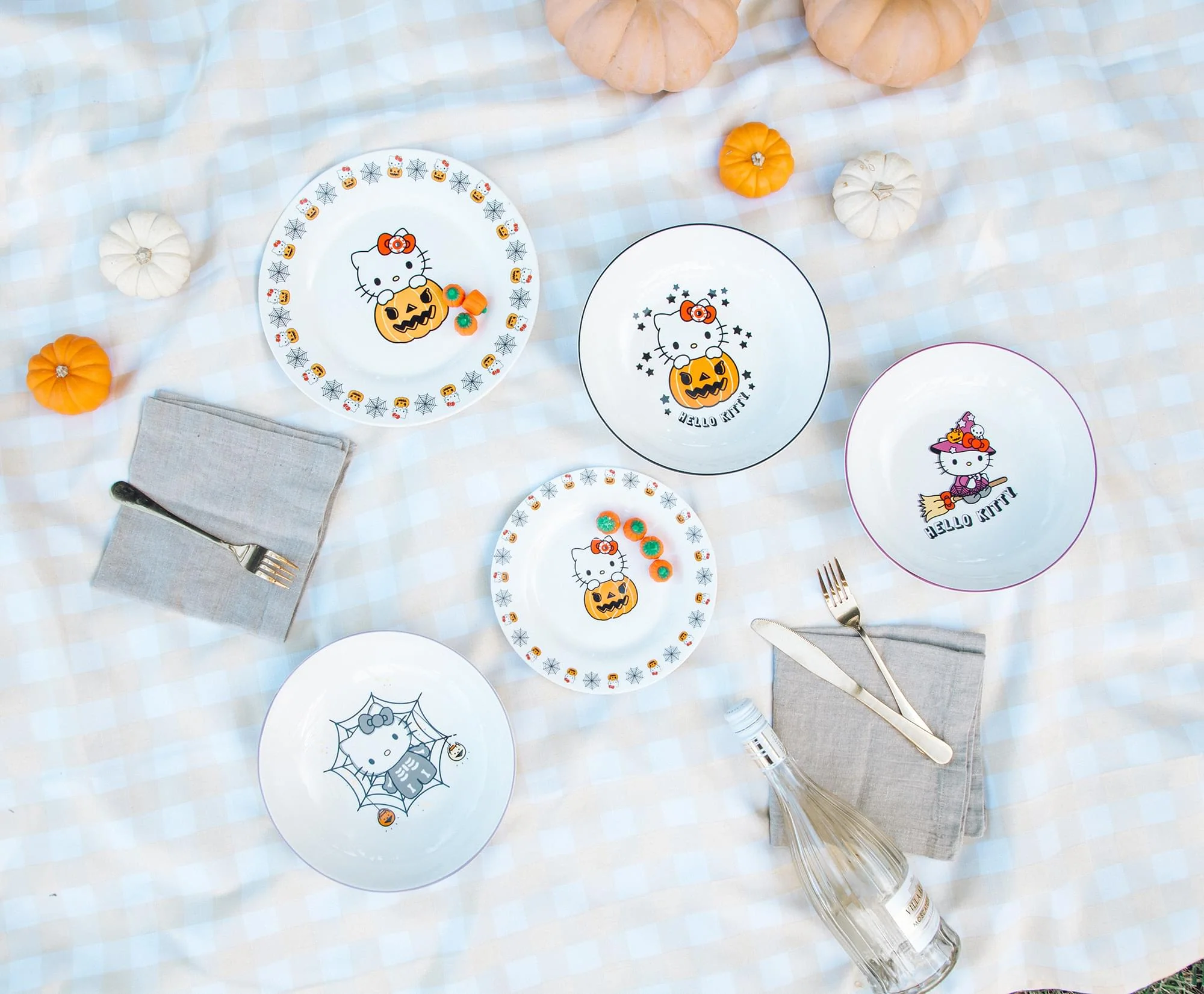 Sanrio Hello Kitty Skeleton Web 9-Inch Ceramic Coupe Dinner Bowl - Image 9