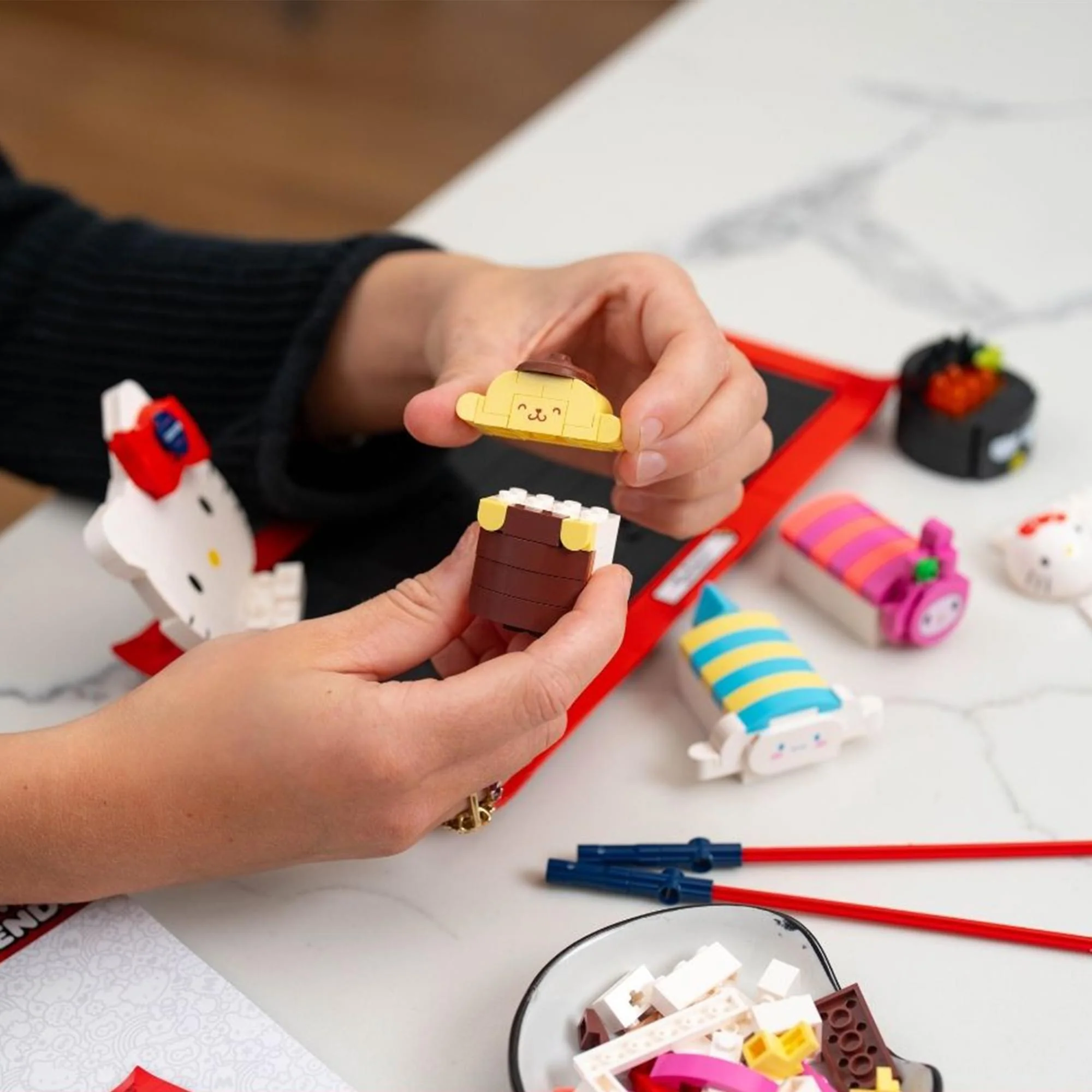 Sanrio Hello Kitty Sushi Platter 383-Piece Building Set - Image 5