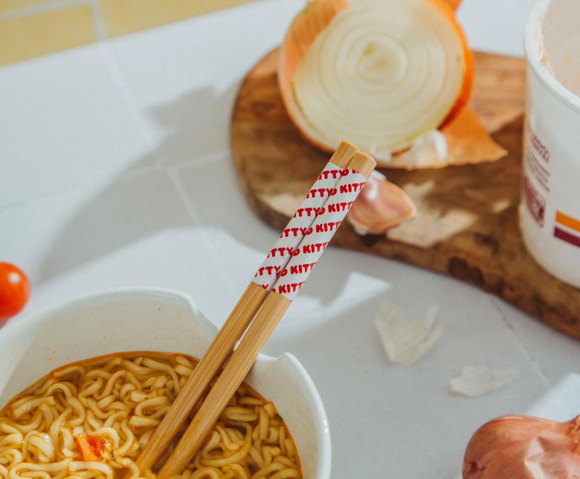 Sanrio Hello Kitty x Nissin Cup Noodles 20-Ounce Ramen Bowl and Chopstick Set - Image 5