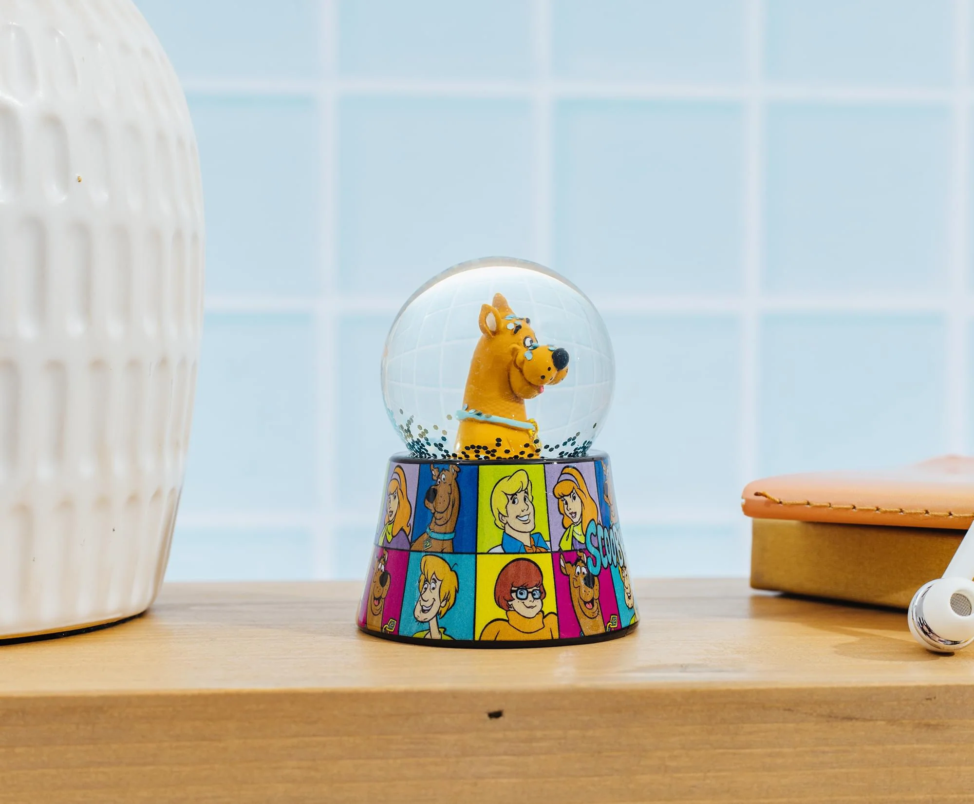 Scooby-Doo 3-Inch Mini Light-Up Snow Globe - Image 6