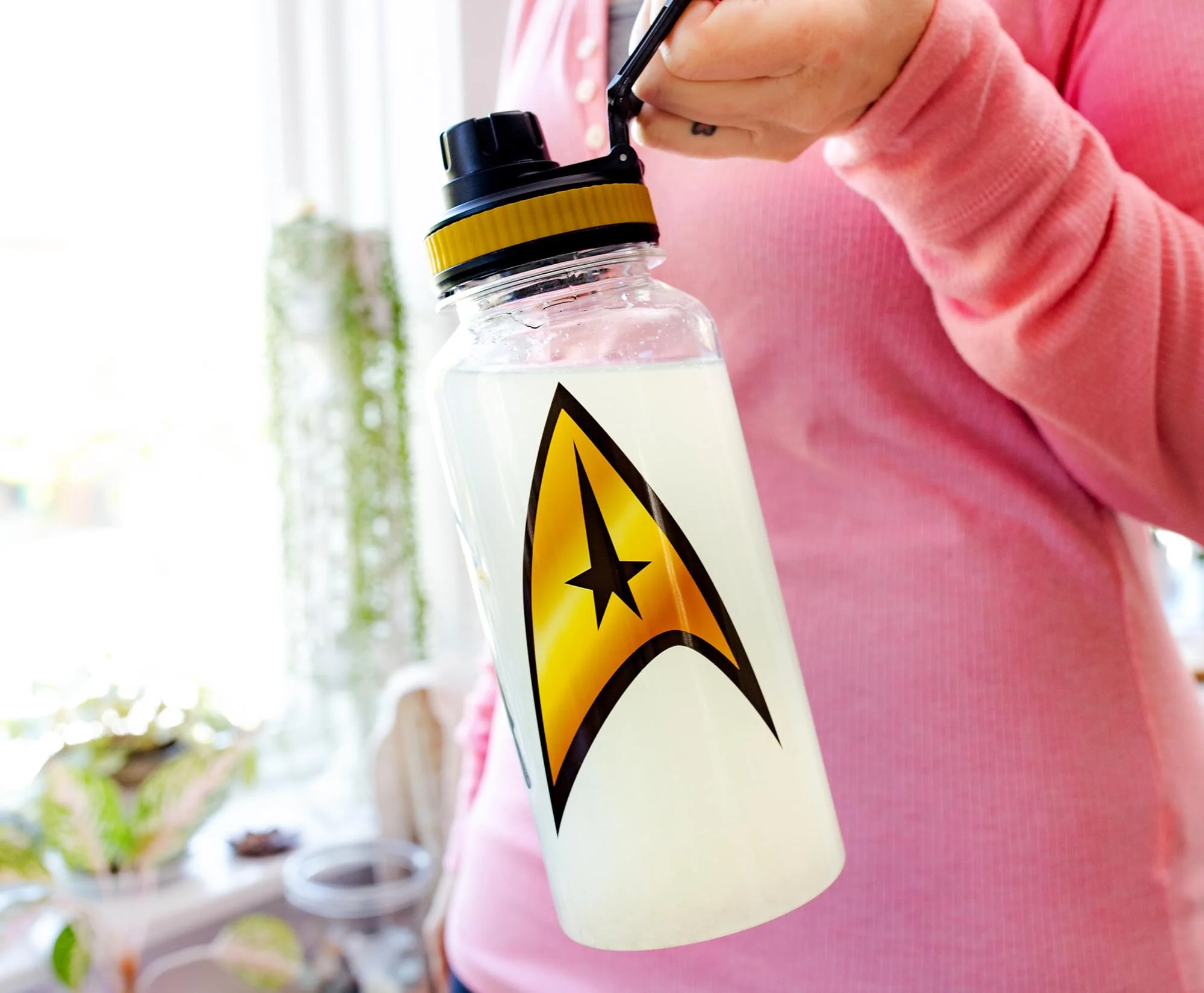 Star Trek Gold Delta Logo Twist Spout Water Bottle and Sticker Set | 32 Ounces - Image 6