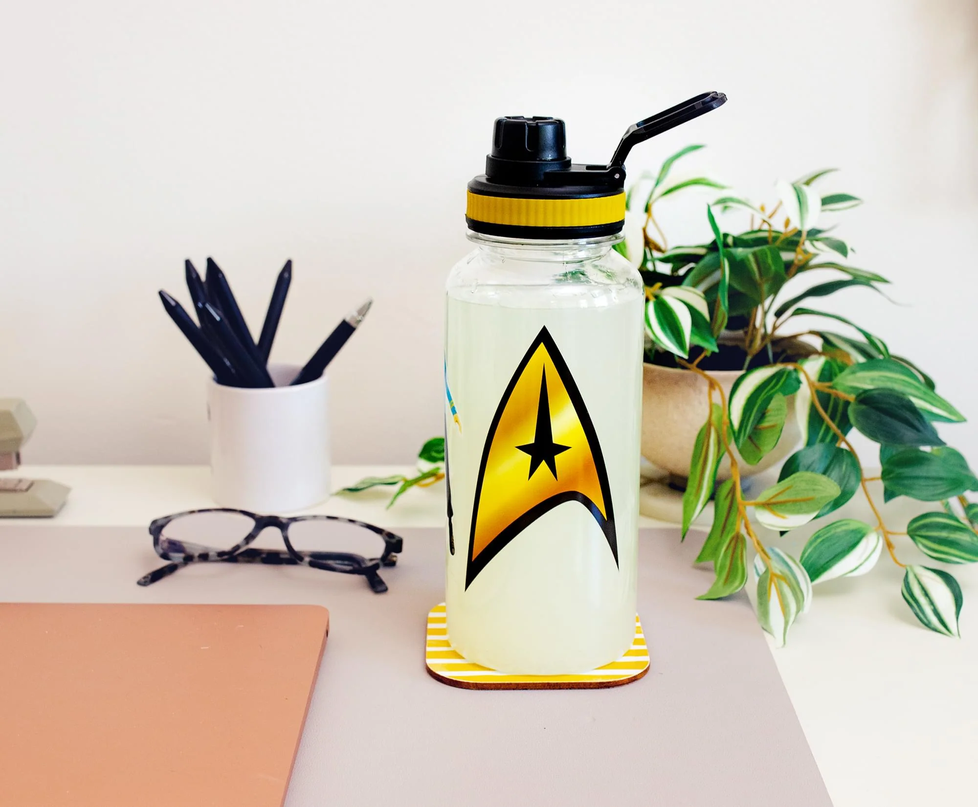 Star Trek Gold Delta Logo Twist Spout Water Bottle and Sticker Set | 32 Ounces - Image 7
