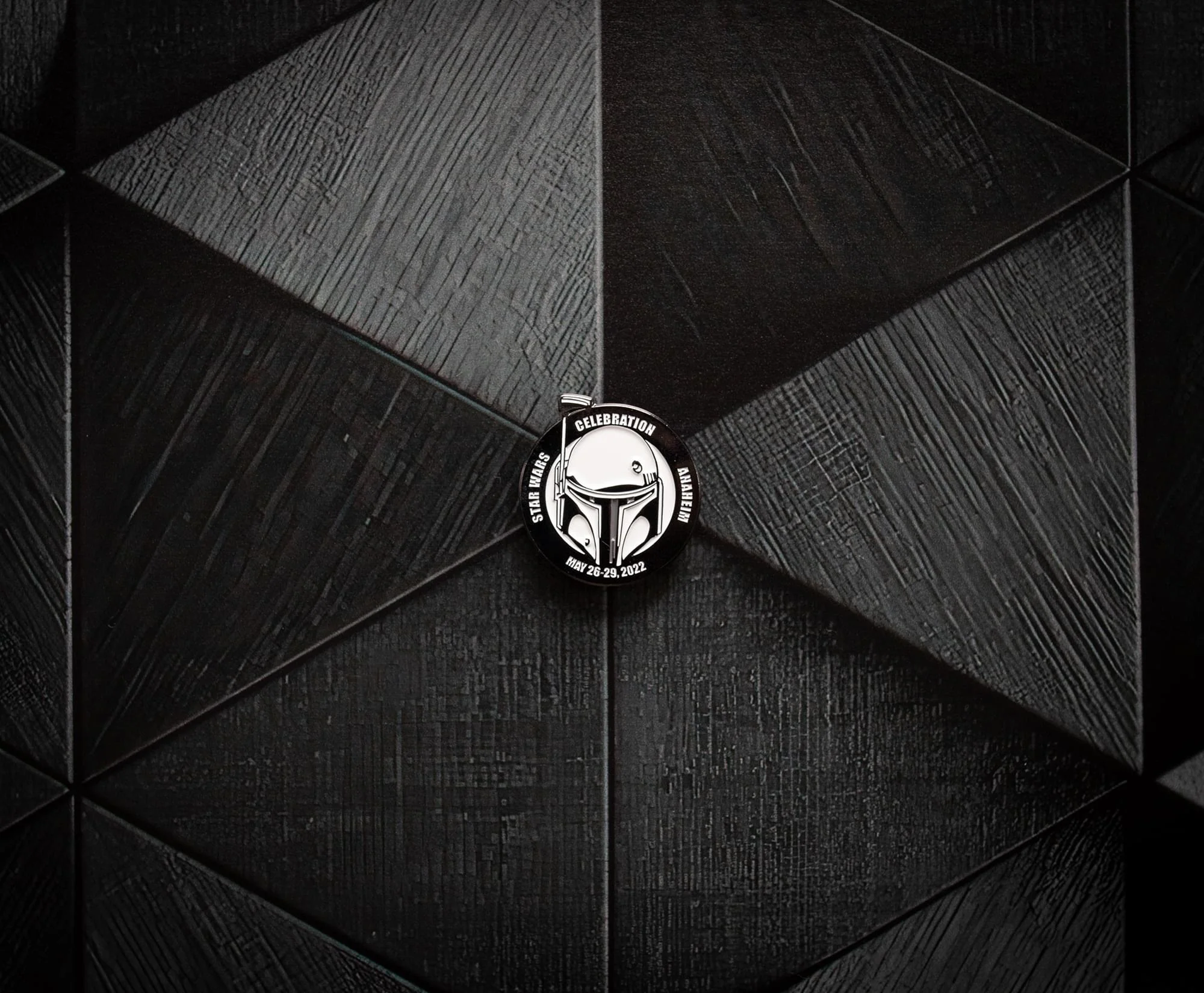Star Wars Boba Fett Helmet Limited Edition Enamel Pin | SWC 2022 Exclusive - Image 4
