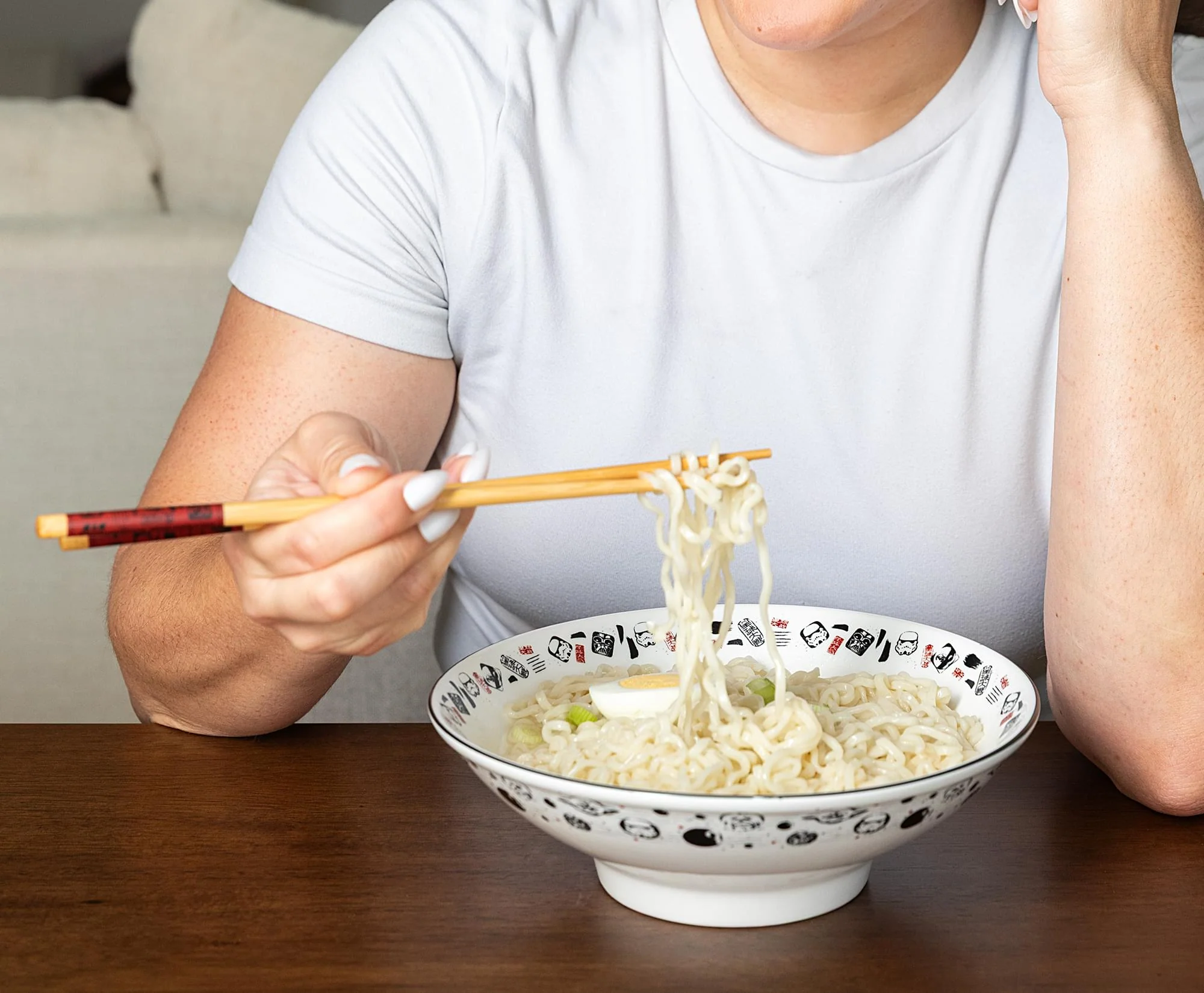 Star Wars Characters 30-Ounce Ceramic Ramen Bowl and Chopstick Set - Image 5