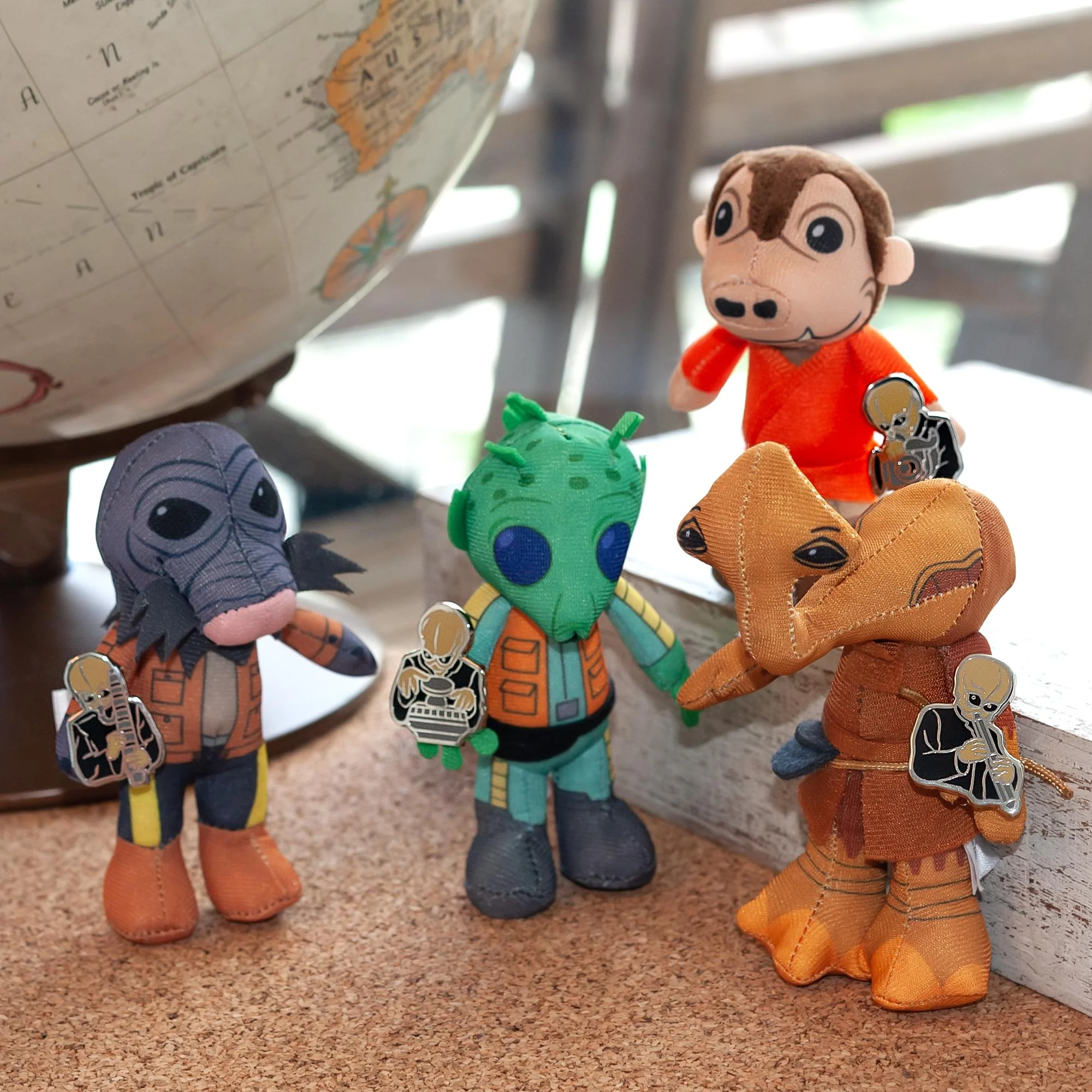 Star Wars Exclusive Mos Eisley's Cantina Villains Plush & Enamel Pin Set - Image 5