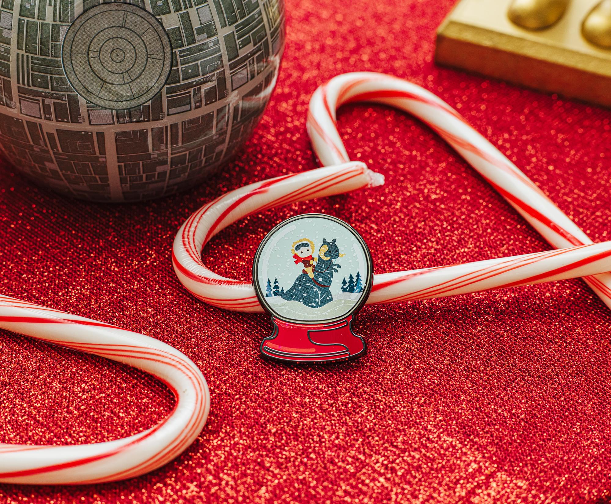 Star Wars Han Solo and Tauntaun Winter Snow Globe Enamel Pin - Image 3