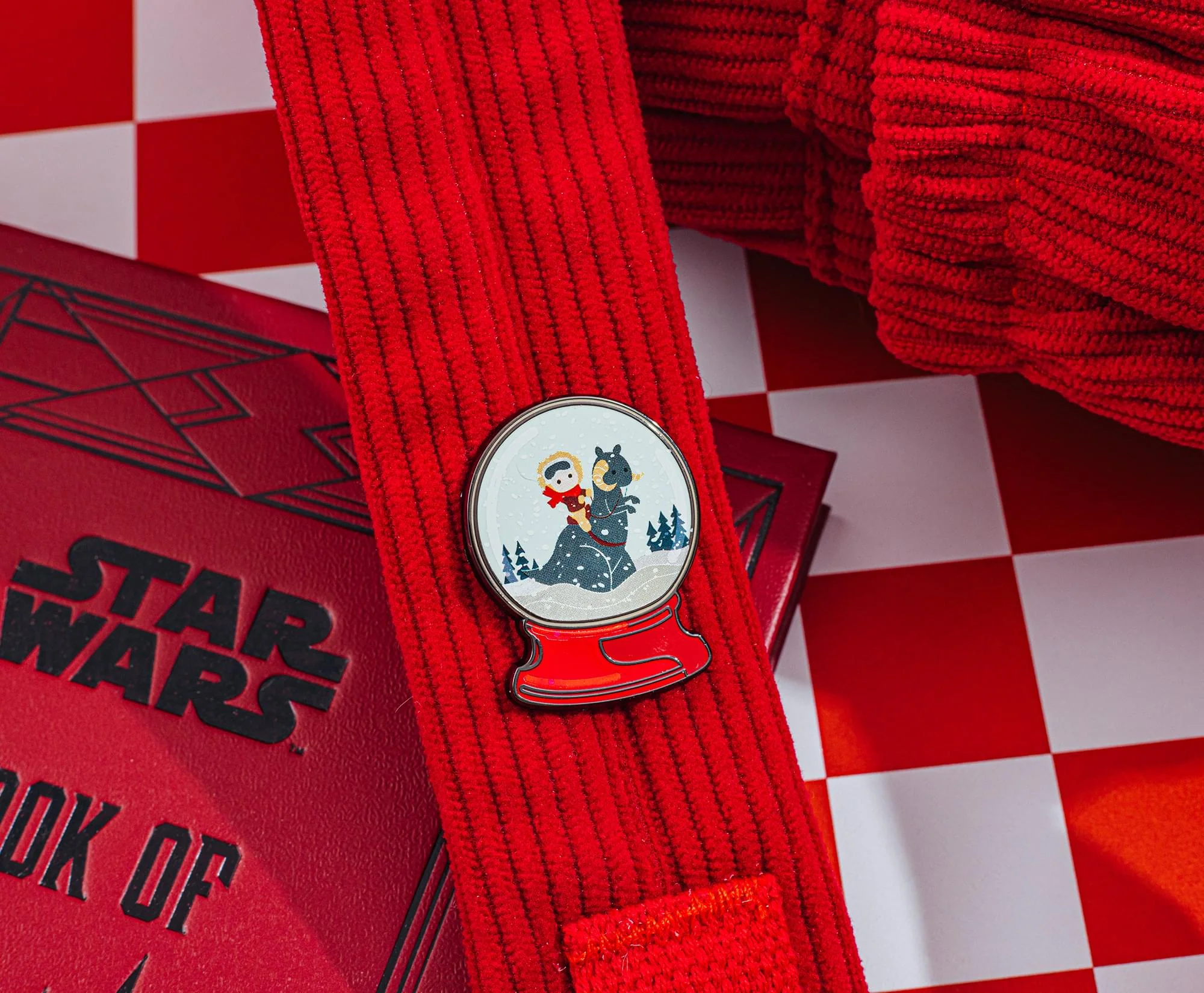 Star Wars Han Solo and Tauntaun Winter Snow Globe Enamel Pin - Image 6