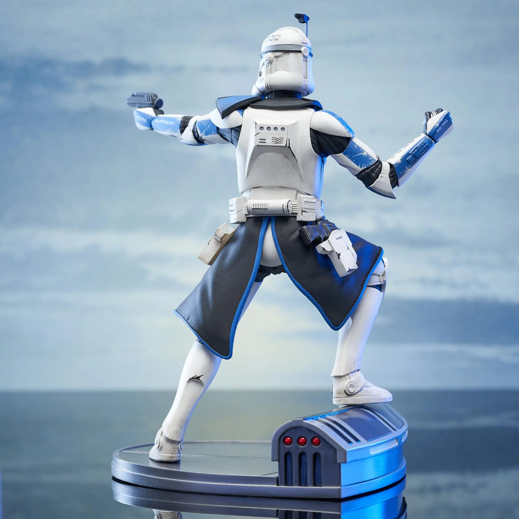 Star Wars Premier Collection Captain Rex Statue 10 Inch Resin Statue - Image 5