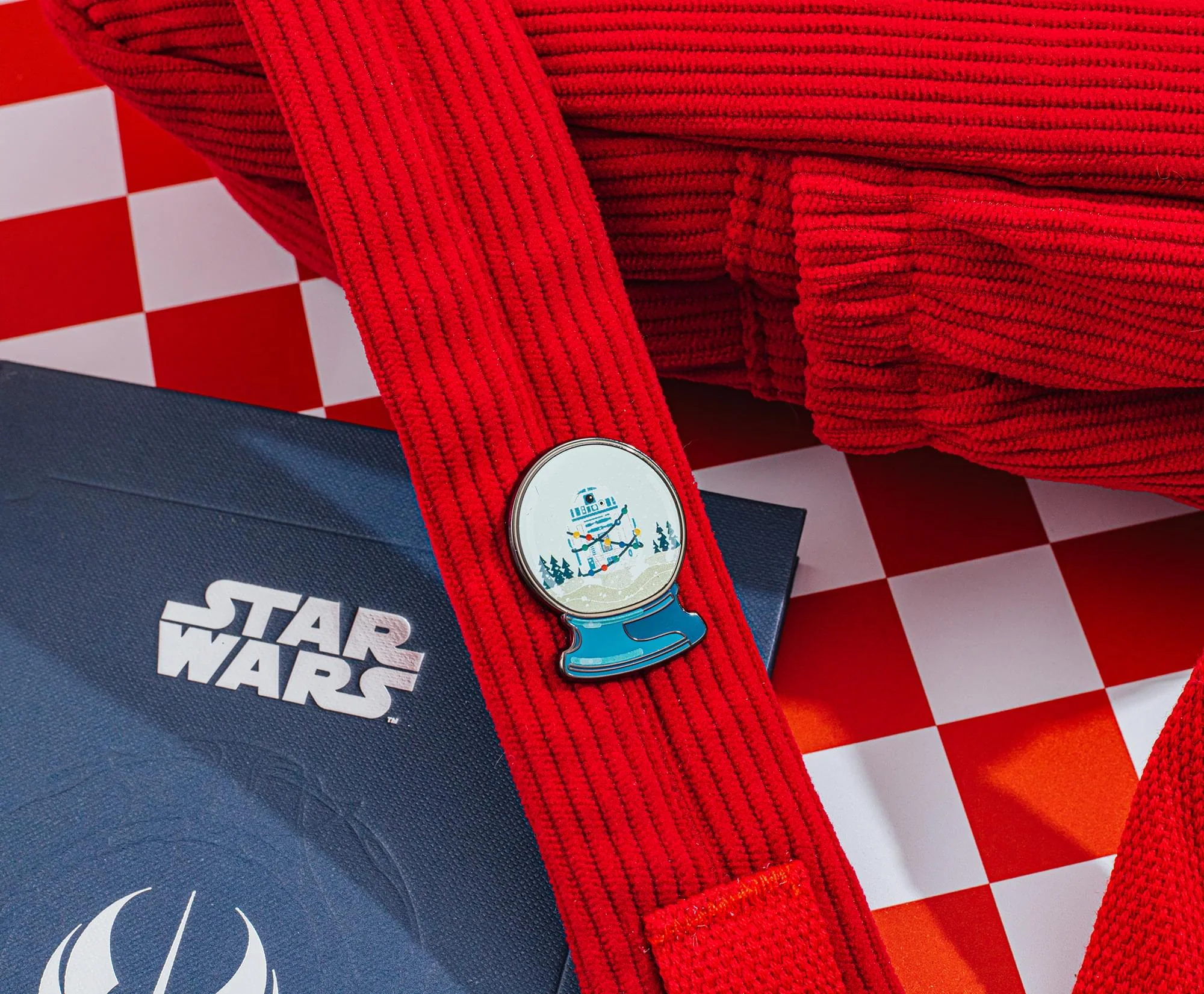 Star Wars R2-D2 Holiday Winter Snow Globe Enamel Pin - Image 5