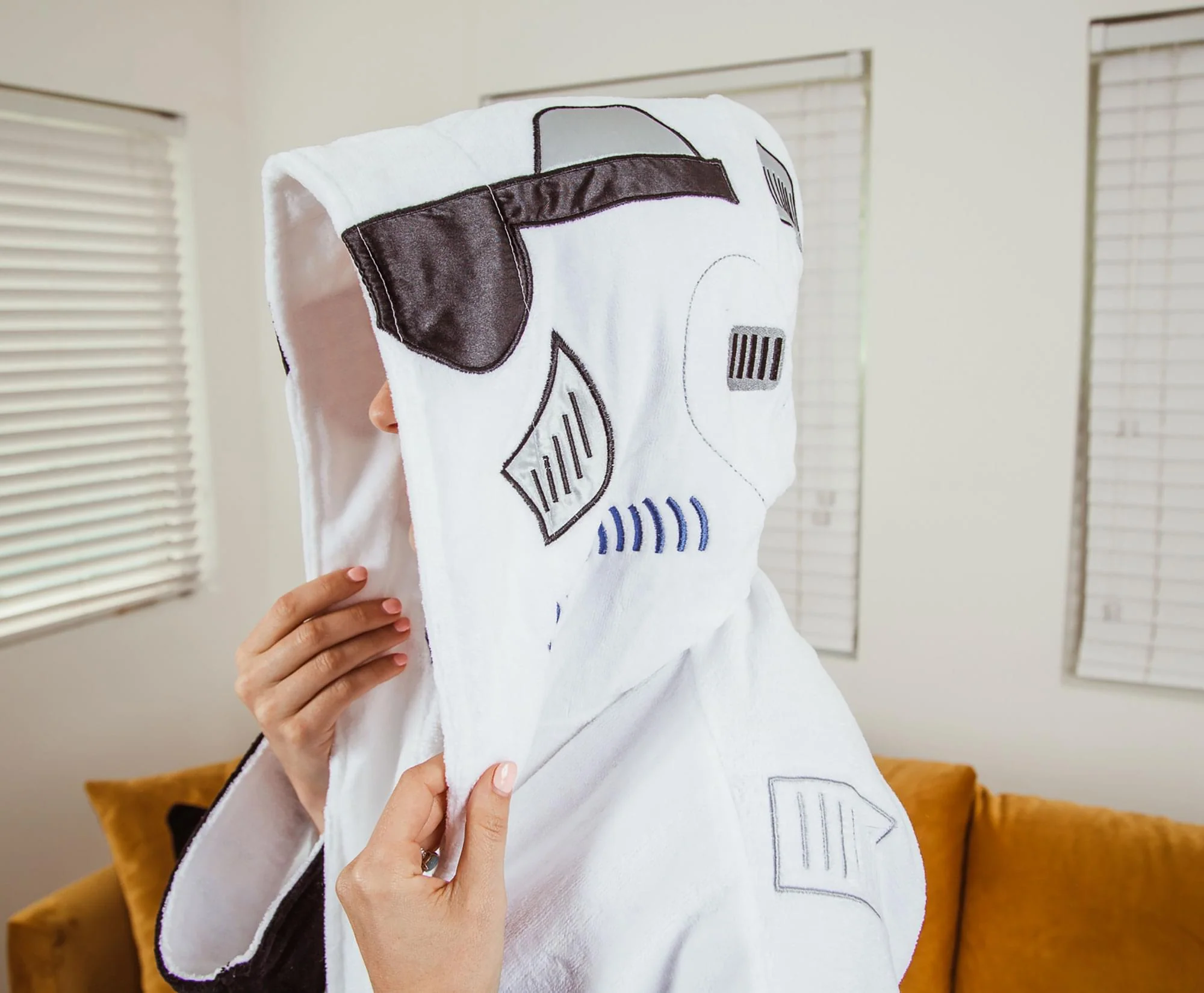 Star Wars Stormtrooper Unisex Hooded Bathrobe for Adults - Image 3