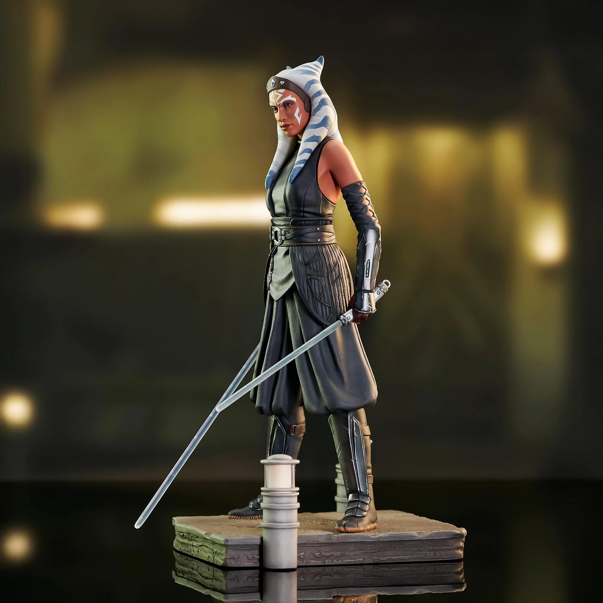 Star Wars: The Mandalorian Ahsoka Premier Collection 1:7 Scale Statue - Image 4