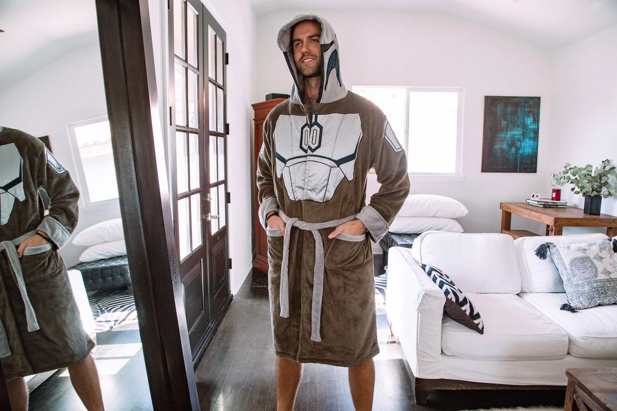 Star Wars: The Mandalorian Bounty Hunter Bathrobe for Adults - Image 3