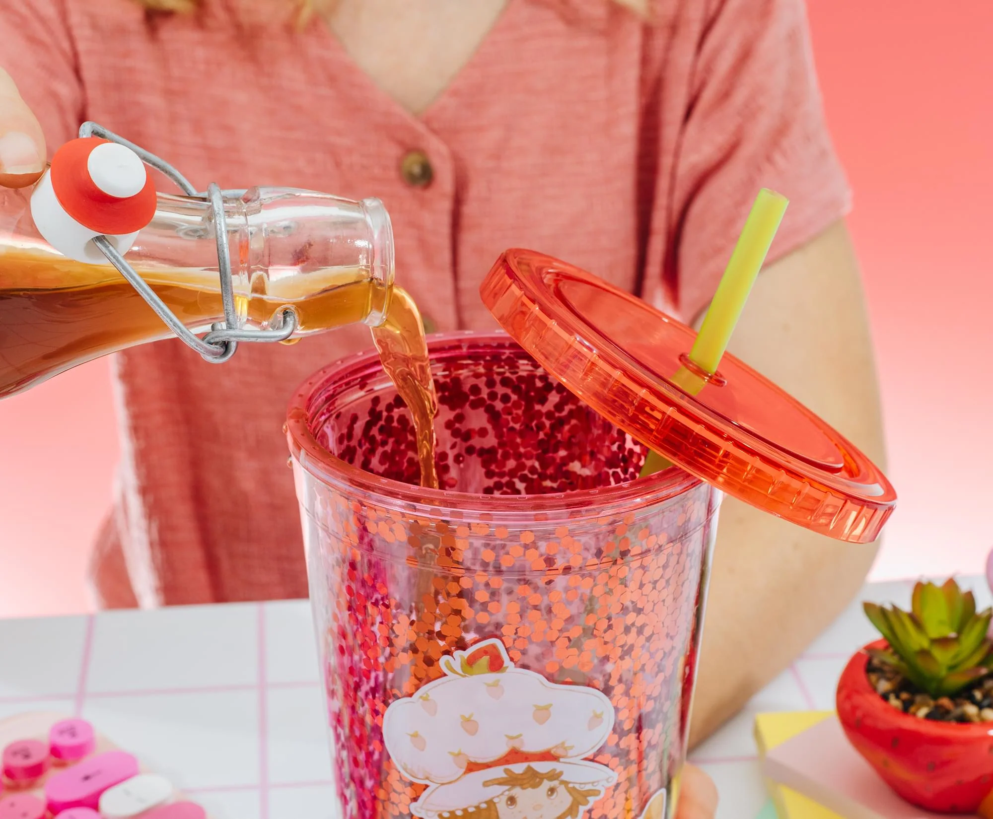 Strawberry Shortcake 32-Ounce Confetti Carnival Cup With Lid and Straw - Image 5