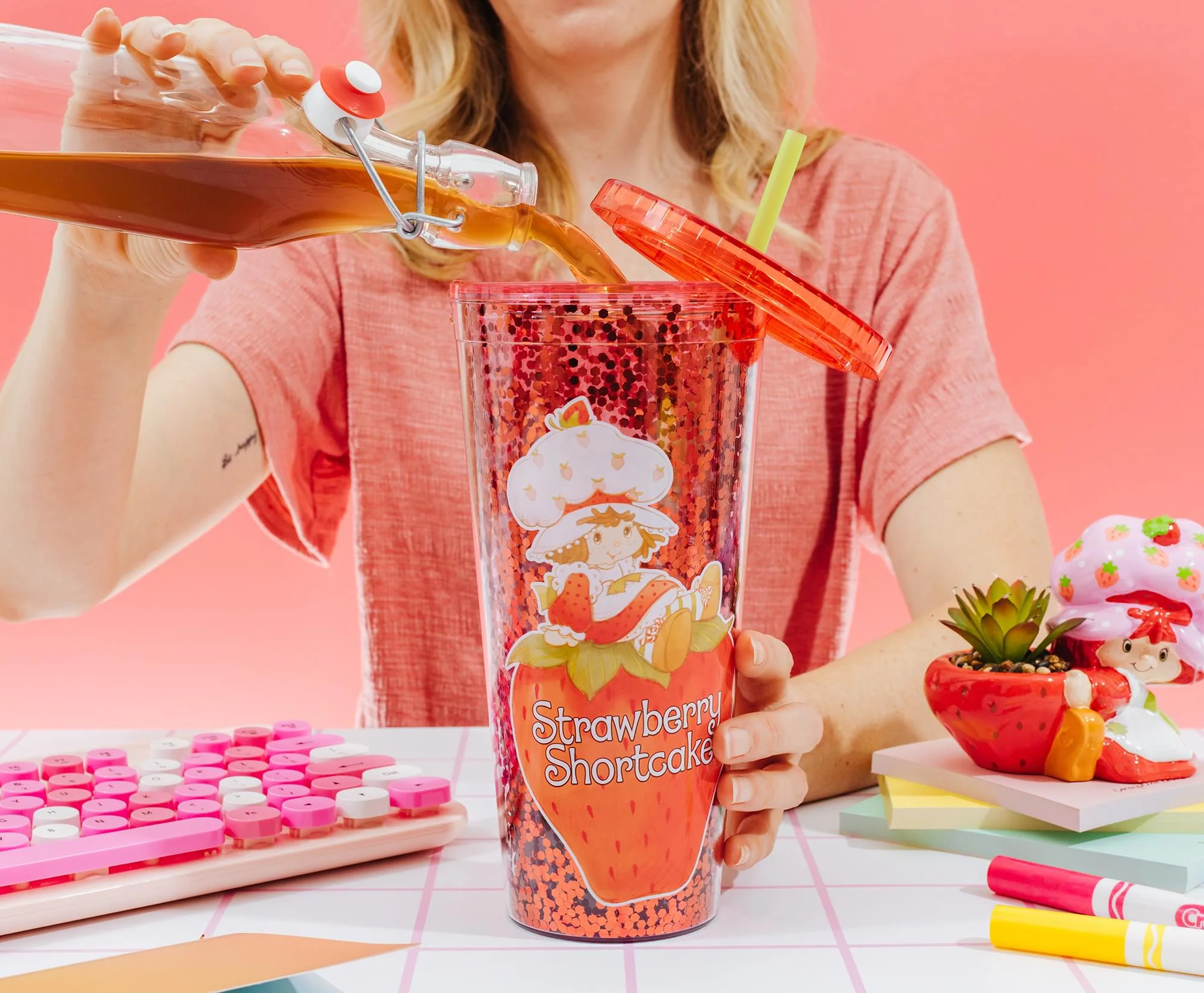 Strawberry Shortcake 32-Ounce Confetti Carnival Cup With Lid and Straw - Image 6