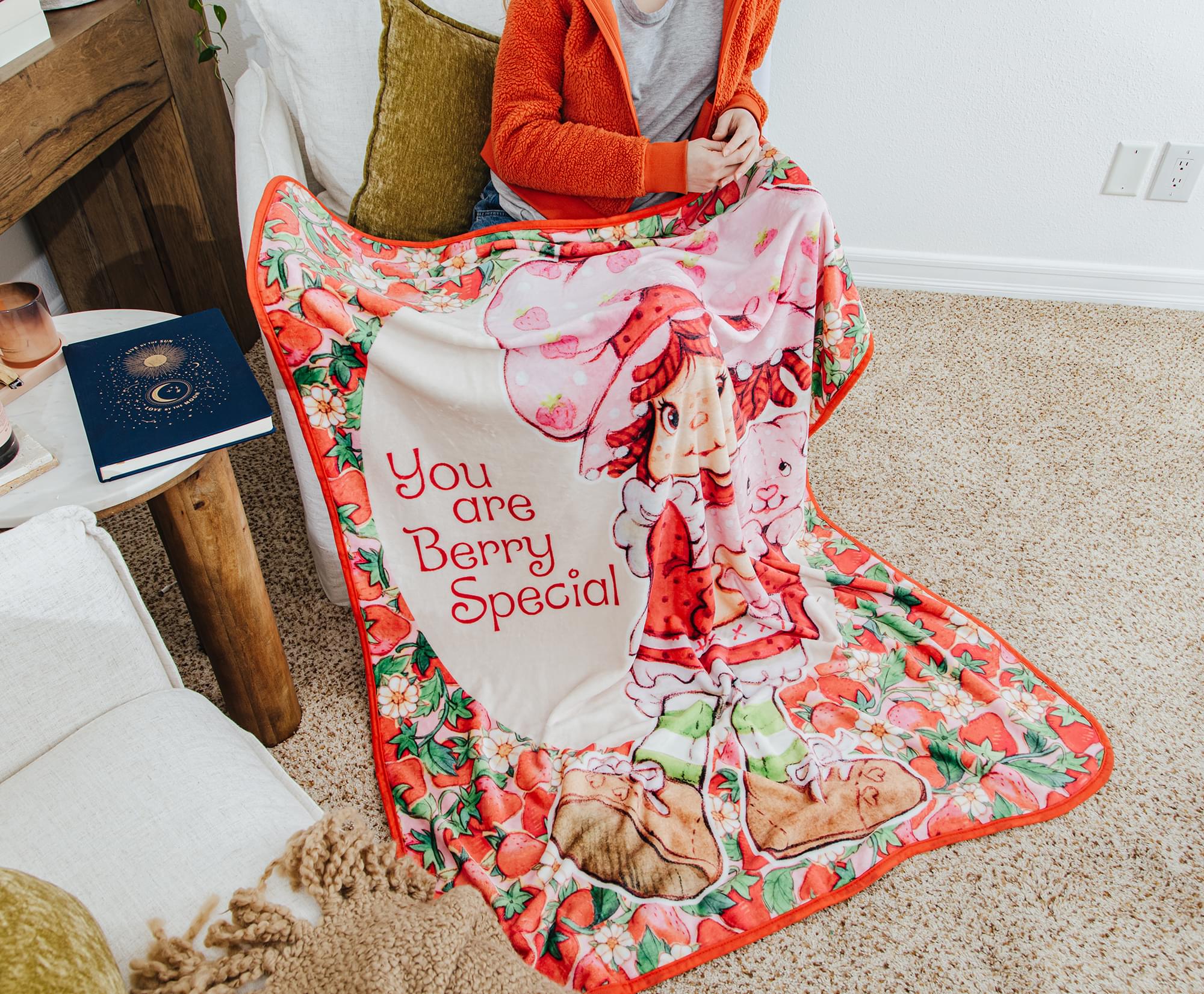 Strawberry Shortcake "Berry Special" Raschel Throw Blanket | 45 x 60 Inches - Image 5