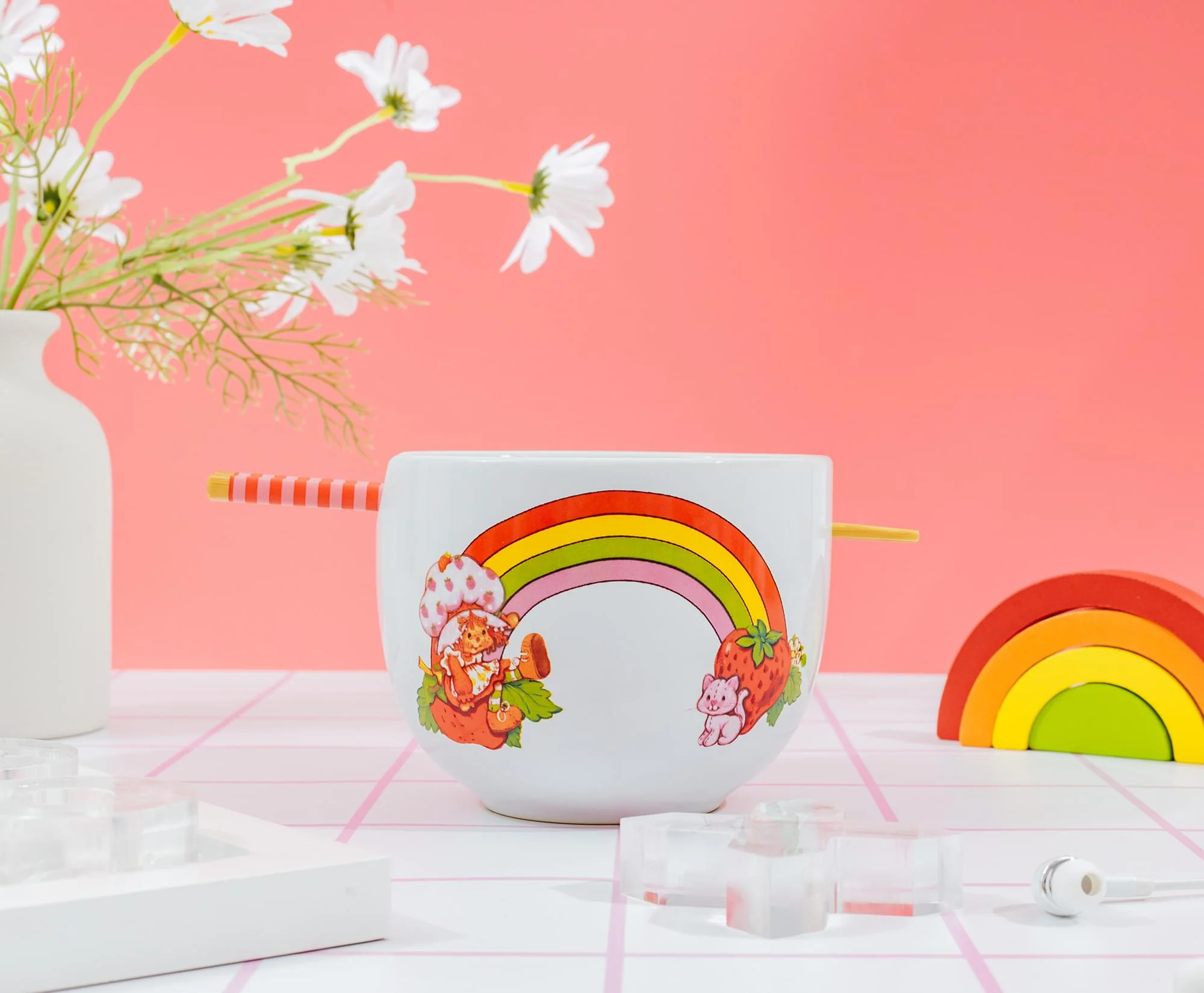 Strawberry Shortcake Rainbow 20-Ounce Ceramic Ramen Bowl With Chopsticks - Image 4