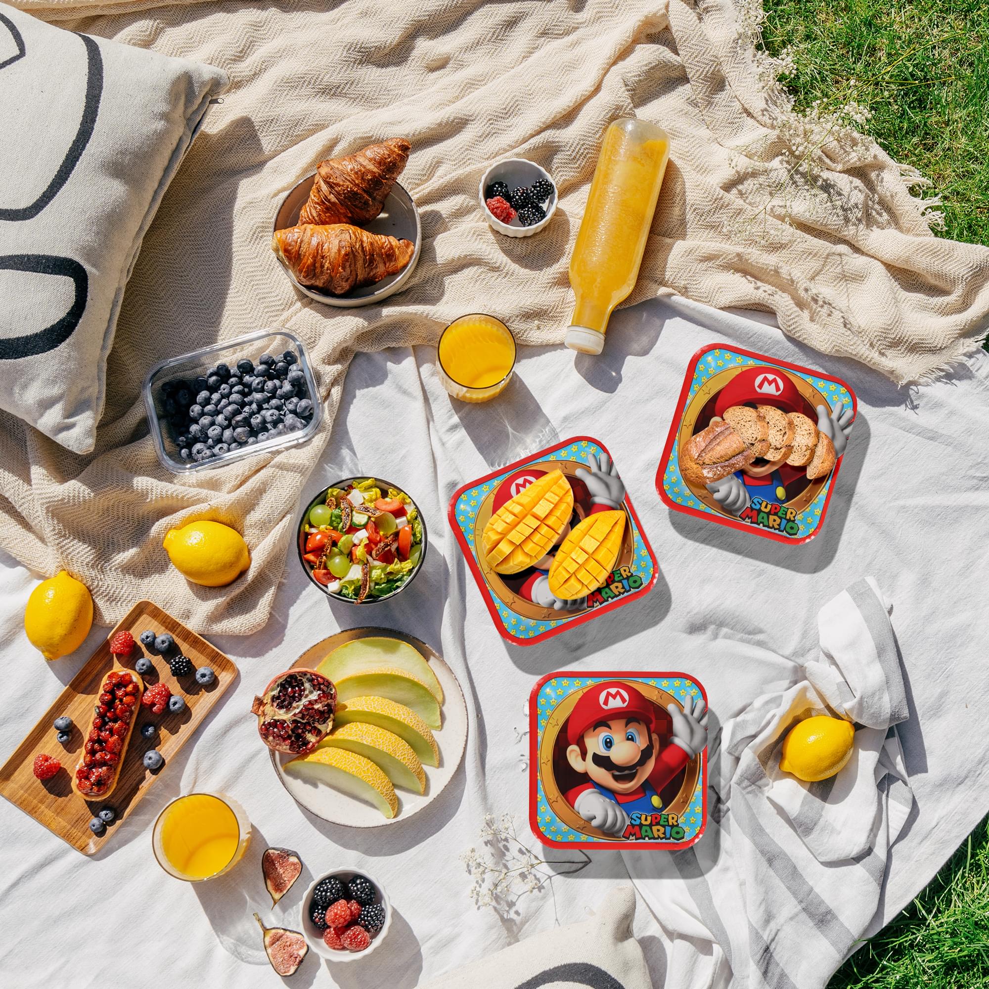 Super Mario Bros. 9" Square Paper Plates, 8 Count - Image 6
