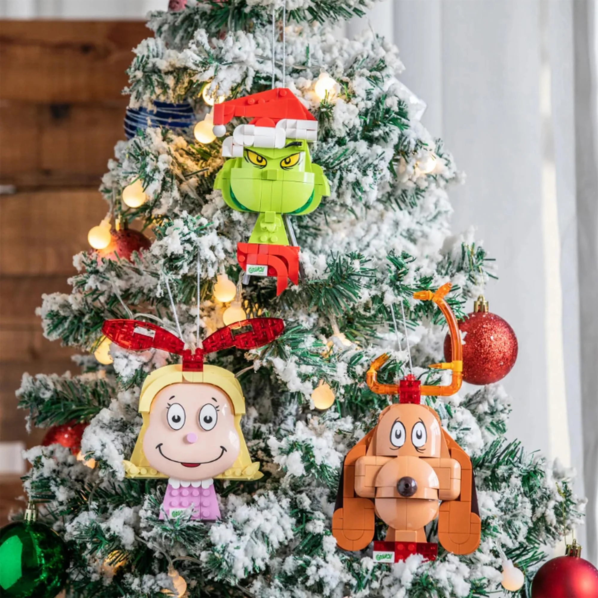 The Grinch Cindy-Lou Decoration 121-Piece Brickcraft Building Set - Image 9