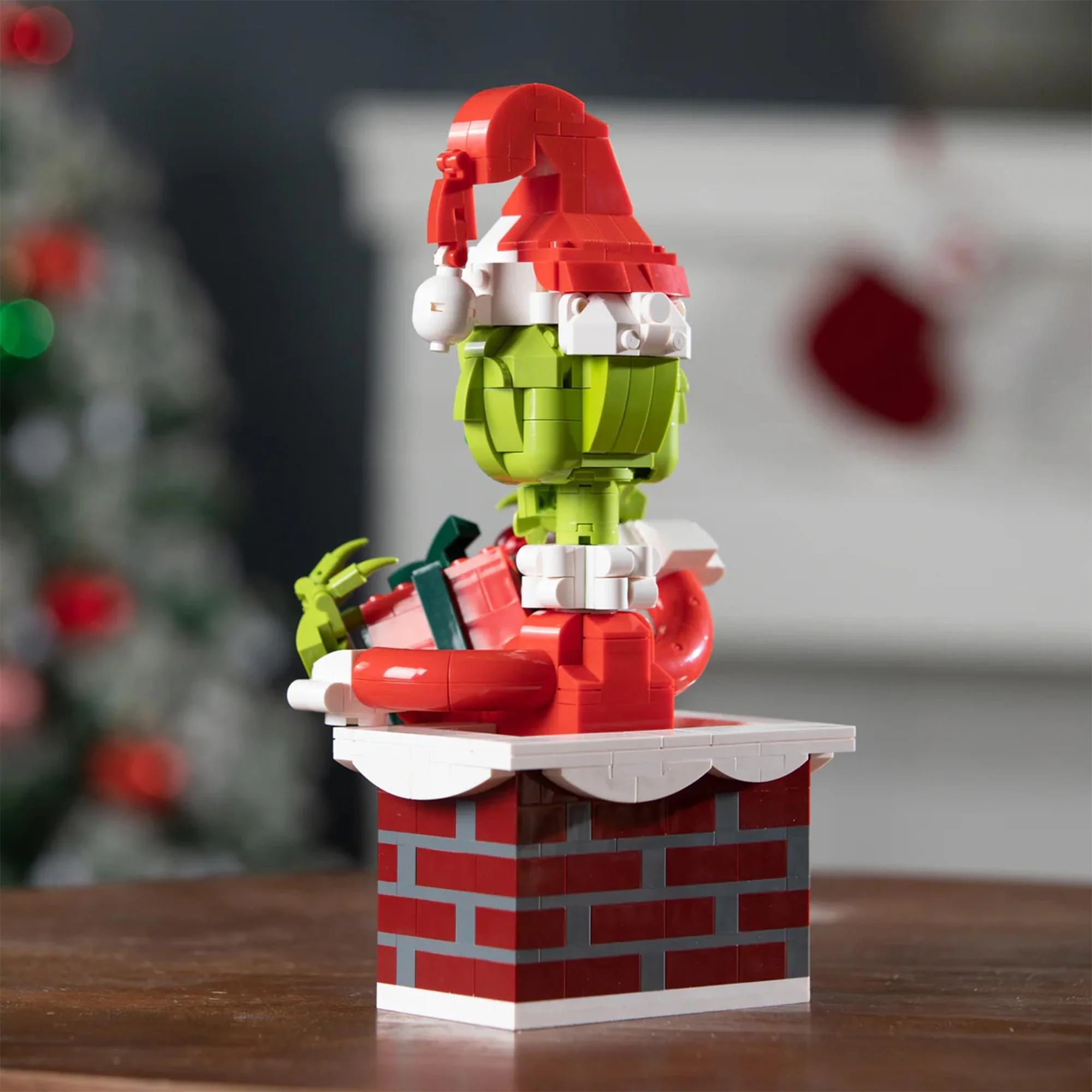 The Grinch Up The Chimney 523-Piece Brickcraft Building Set - Image 7