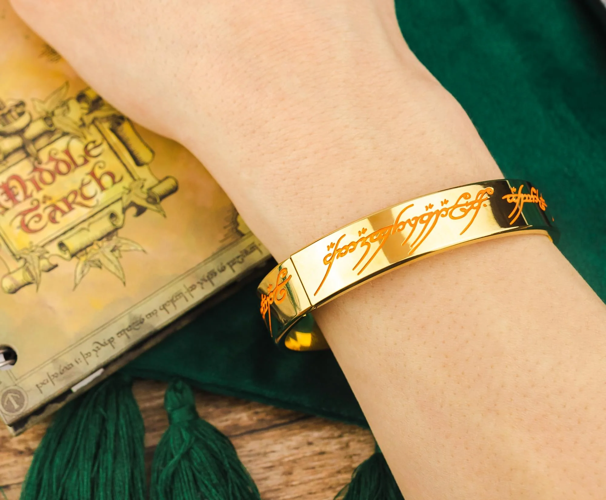 The Lord Of The Rings Glow-In-the-Dark One Ring Hinged Bangle Bracelet - Image 7