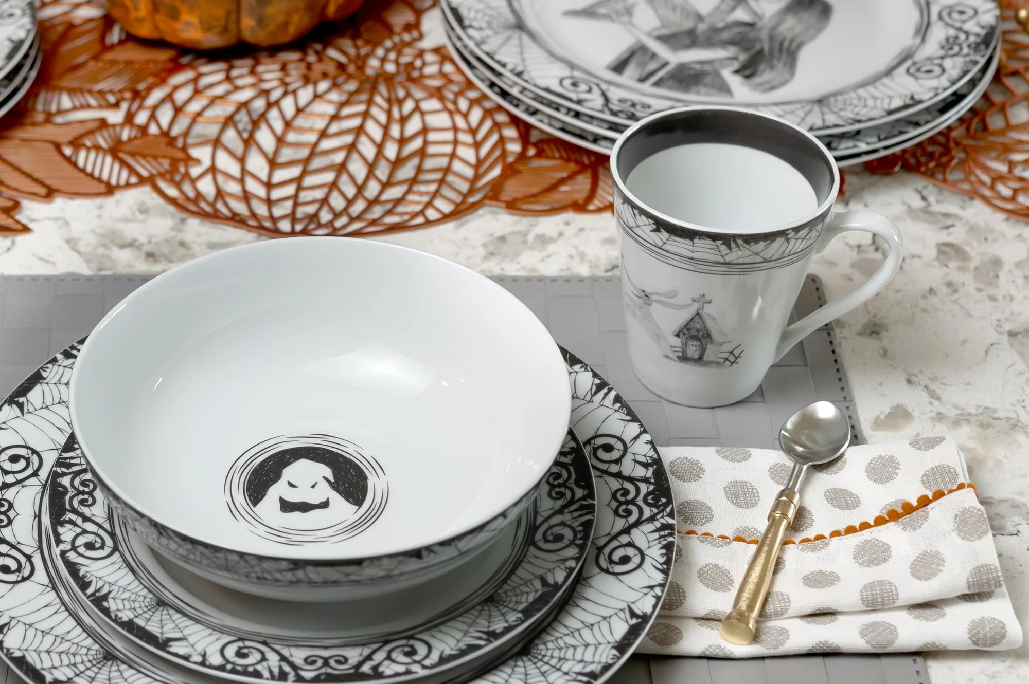 The Nightmare Before Christmas 16-Piece Ceramic Dinnerware Set - Image 3