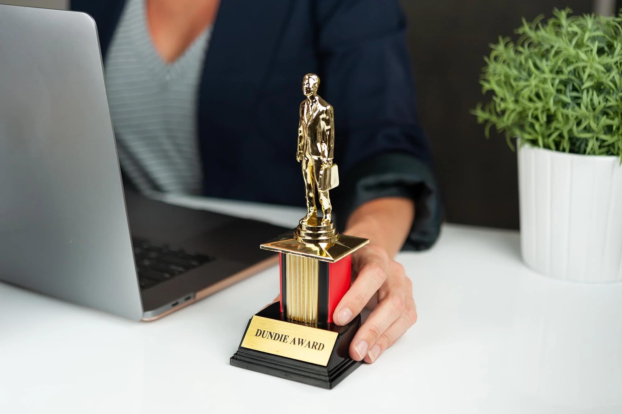 The Office Dundie Award Replica With 6 Interchangeable Plates | 8 Inches Tall - Image 6