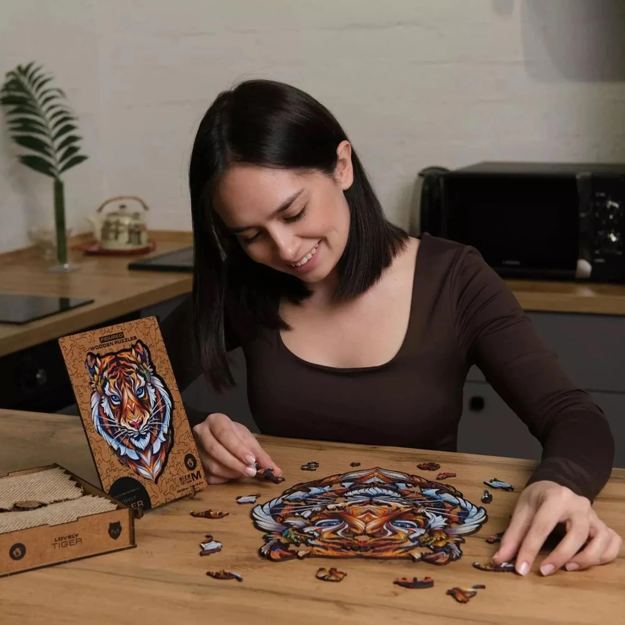 Tiger 181 Piece Shaped Wooden Jigsaw Puzzle - Image 8